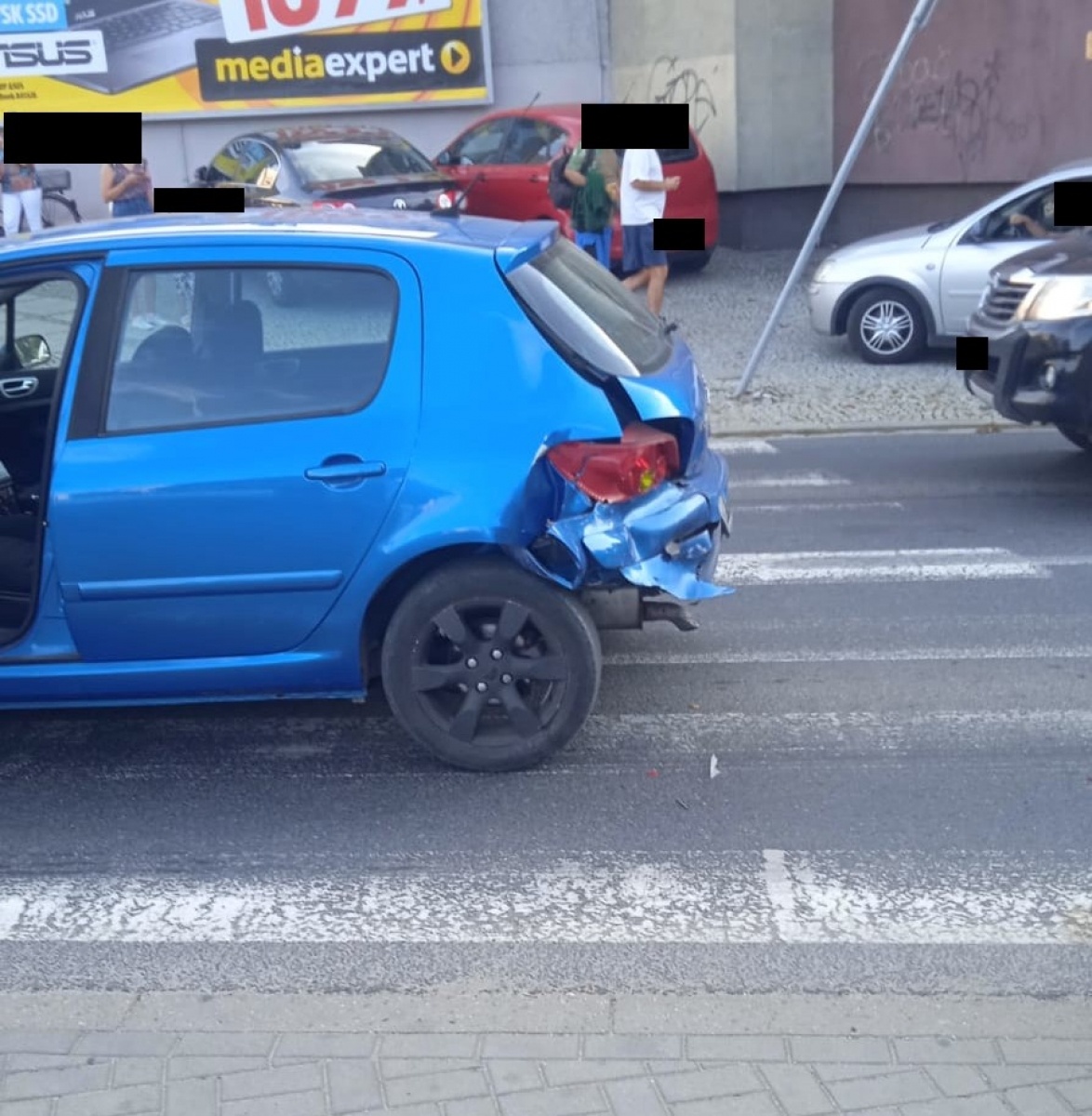 Zdjęcie w galerii na portalu naszraciborz.pl: Raport 998. Audi wjechało w tył peugeota wiadomości z regionu