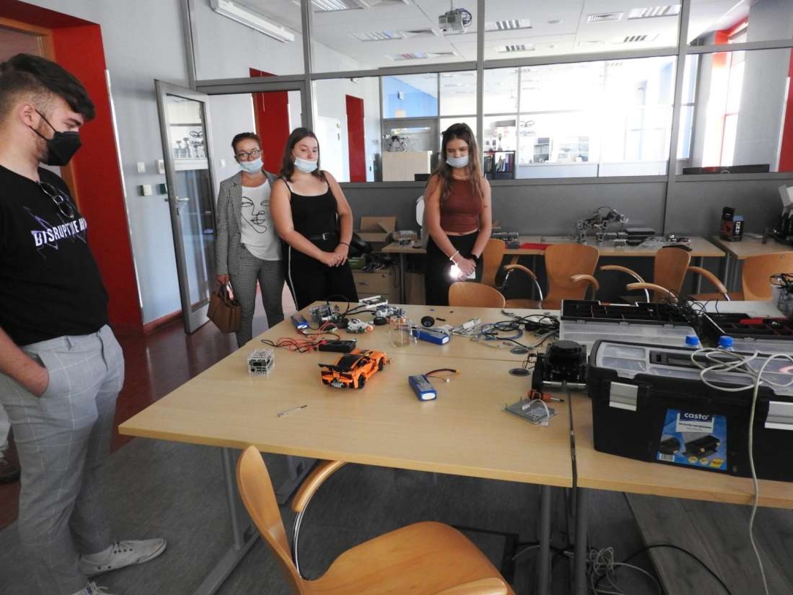 Zdjęcie w galerii na portalu naszraciborz.pl: Z Łubowic do Krakowa. Młodzież nagrodzona za pracę wiadomości z regionu