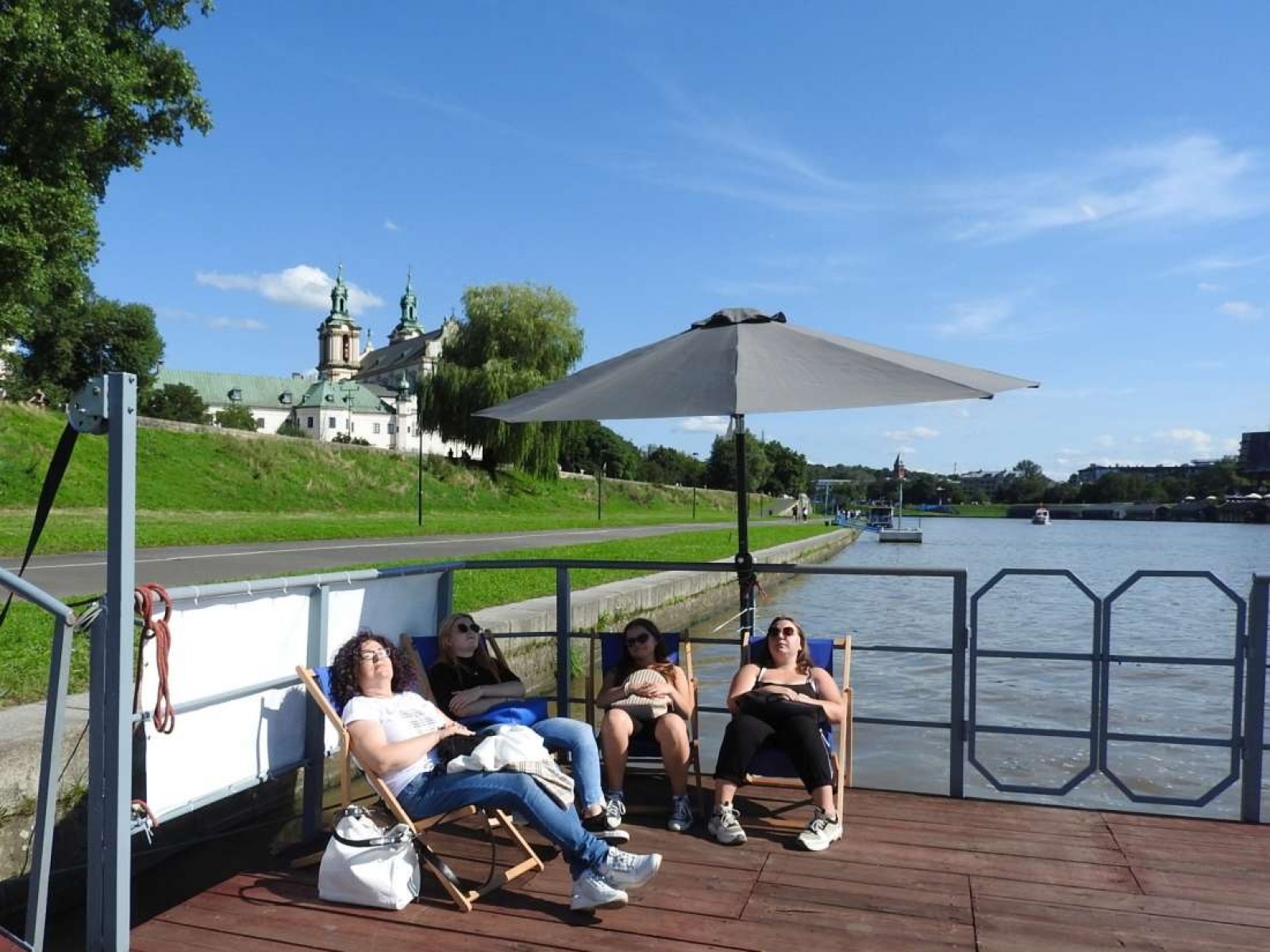 Zdjęcie w galerii na portalu naszraciborz.pl: Z Łubowic do Krakowa. Młodzież nagrodzona za pracę wiadomości z regionu