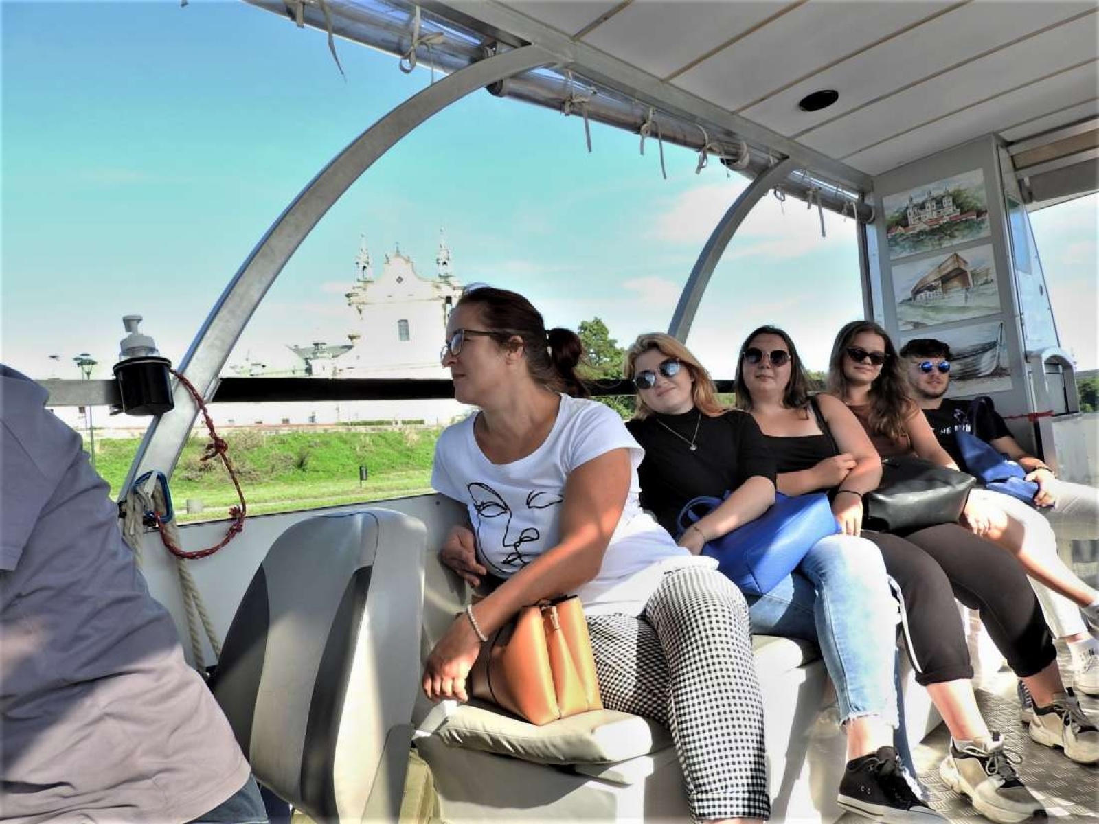 Zdjęcie w galerii na portalu naszraciborz.pl: Z Łubowic do Krakowa. Młodzież nagrodzona za pracę wiadomości z regionu