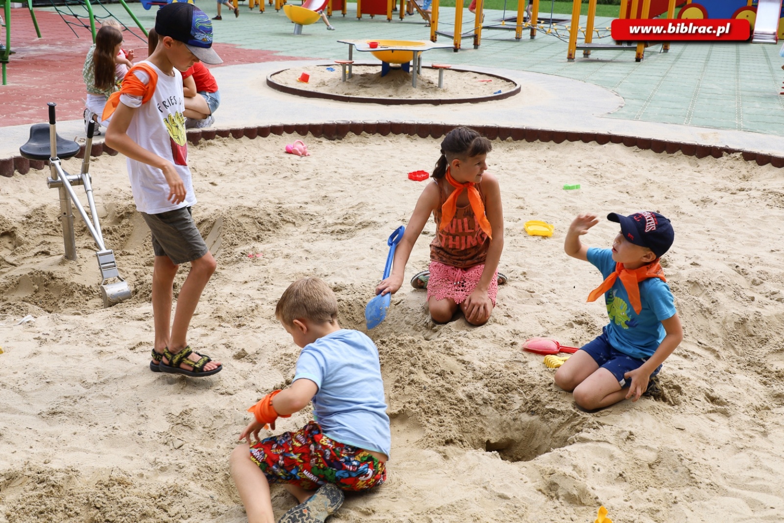 Zdjęcie w galerii na portalu naszraciborz.pl: Słońce, inne gwiazdy i wyprawa na Księżyc podczas Kosmicznego Lata z Biblioteką wiadomości z regionu