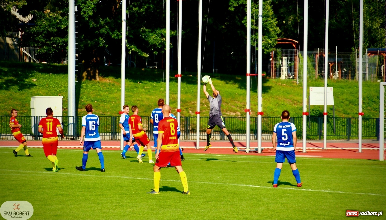 Zdjęcie w galerii na portalu naszraciborz.pl: Na starcie sezonu Unia Racibórz zgasiła połomski Płomień wiadomości z regionu