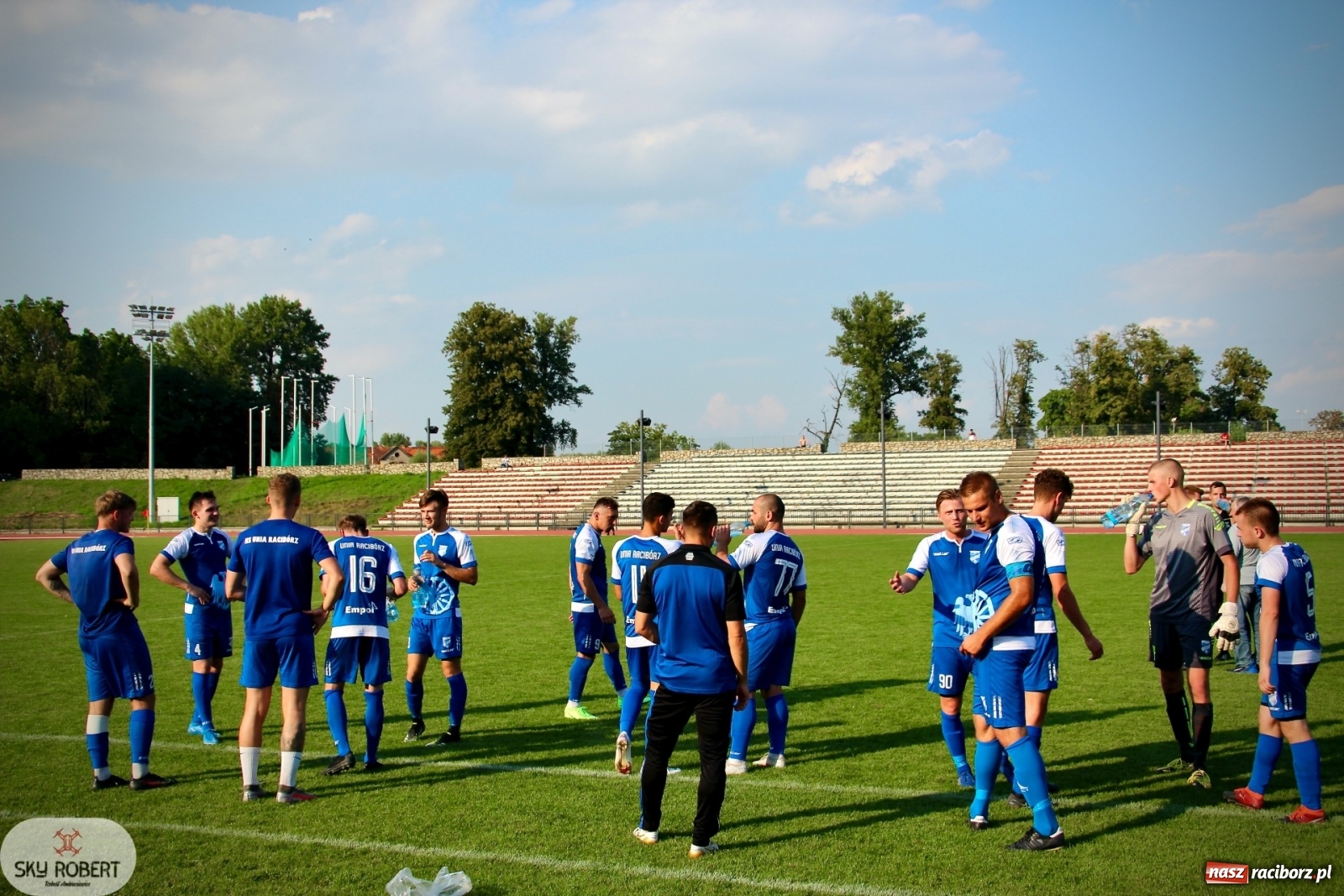 Zdjęcie w galerii na portalu naszraciborz.pl: Na starcie sezonu Unia Racibórz zgasiła połomski Płomień wiadomości z regionu