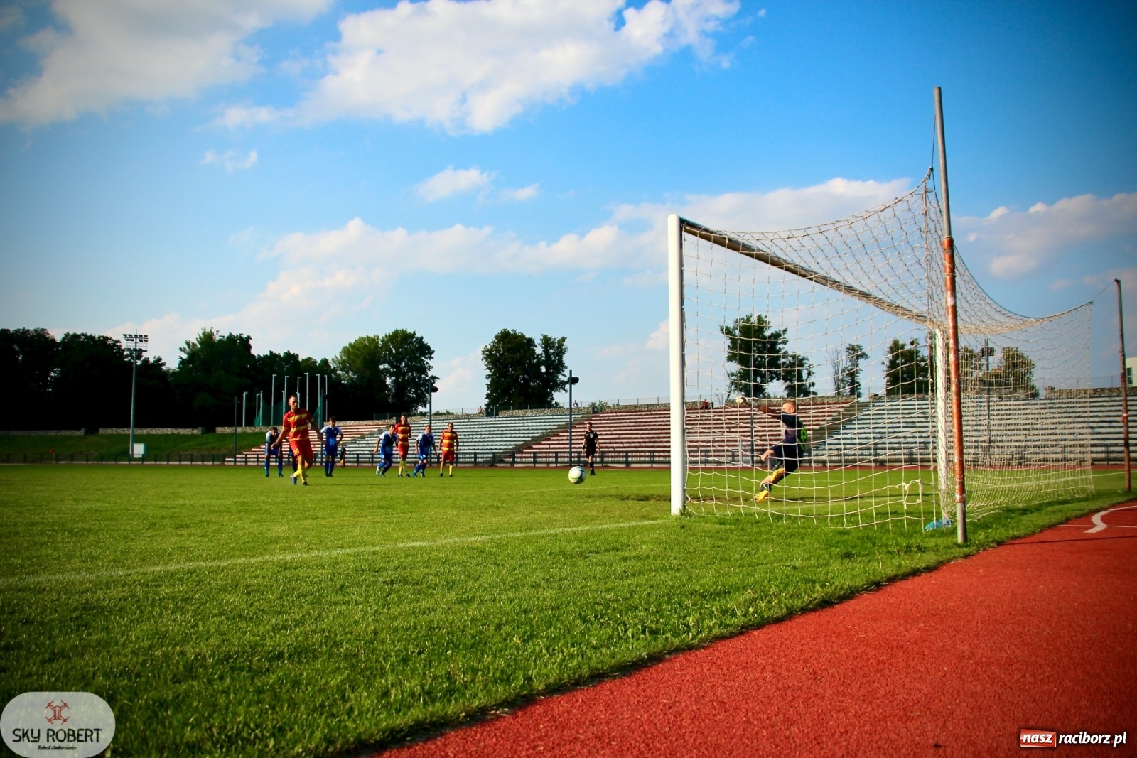 Zdjęcie w galerii na portalu naszraciborz.pl: Na starcie sezonu Unia Racibórz zgasiła połomski Płomień wiadomości z regionu