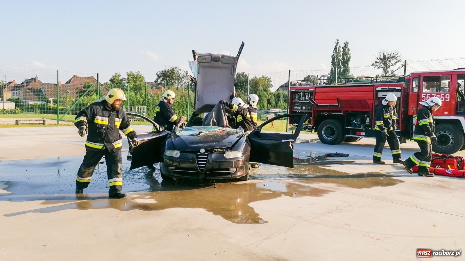 Zdjęcie w galerii na portalu naszraciborz.pl: Tak strażacy z OSP Chałupki ratują ludzkie życie [WIDEO] wiadomości z regionu