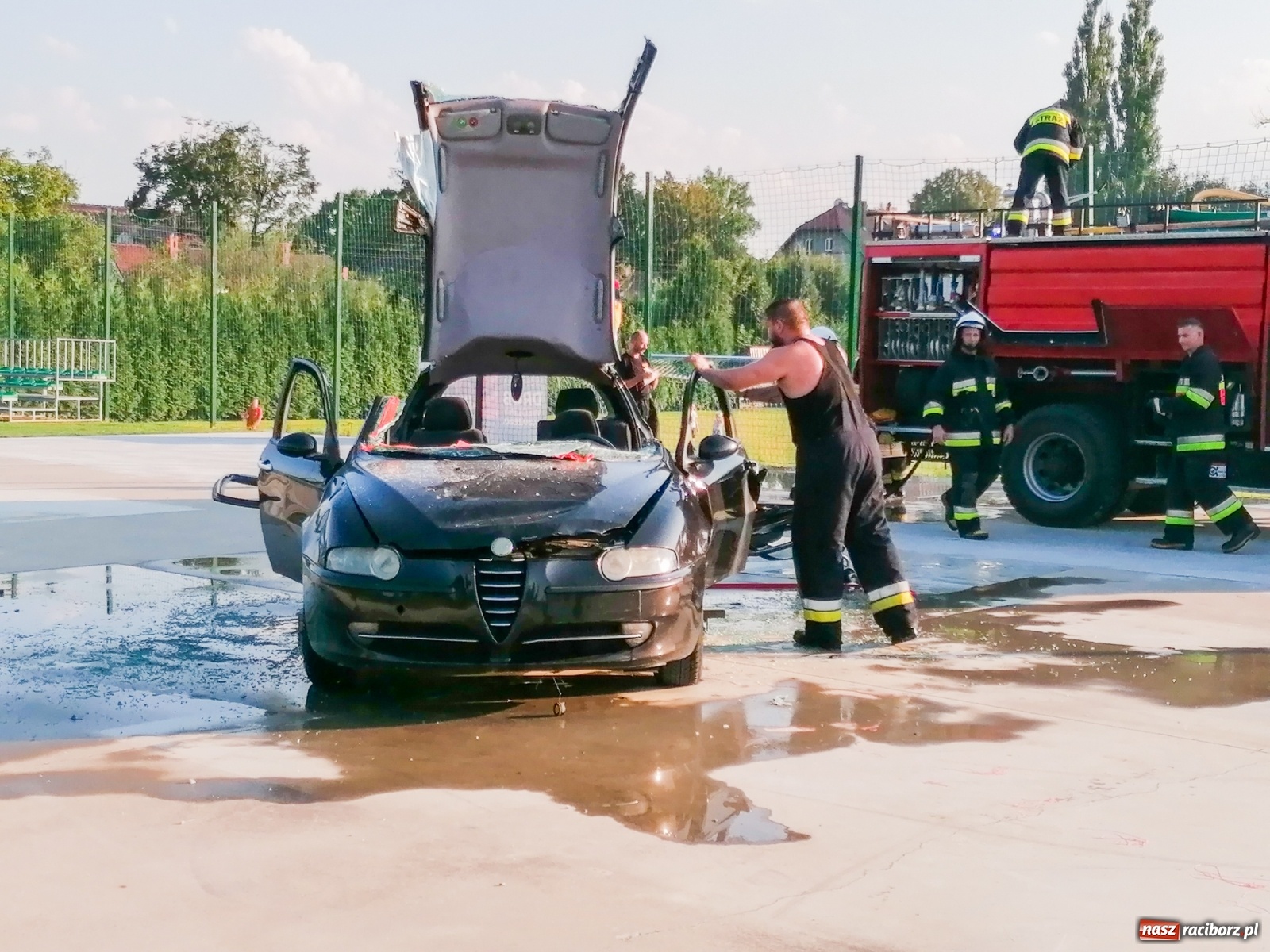 Zdjęcie w galerii na portalu naszraciborz.pl: Tak strażacy z OSP Chałupki ratują ludzkie życie [WIDEO] wiadomości z regionu