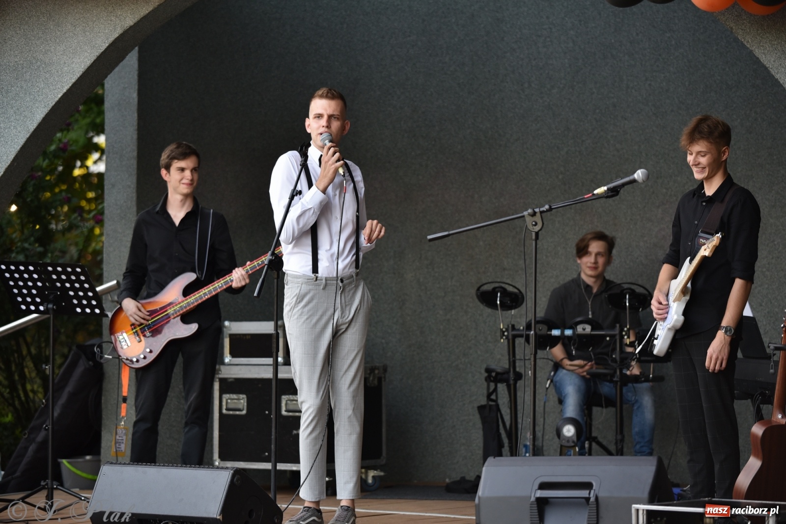 Zdjęcie w galerii na portalu naszraciborz.pl: Błażej Klimaszka zadebiutował jako solista wiadomości z regionu