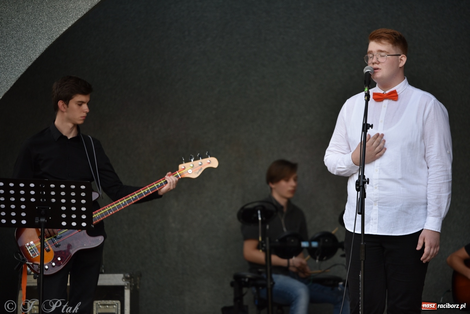 Zdjęcie w galerii na portalu naszraciborz.pl: Błażej Klimaszka zadebiutował jako solista wiadomości z regionu