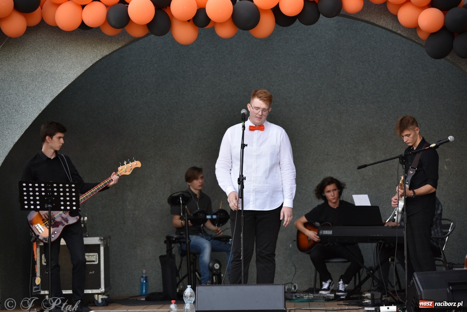 Zdjęcie w galerii na portalu naszraciborz.pl: Błażej Klimaszka zadebiutował jako solista wiadomości z regionu