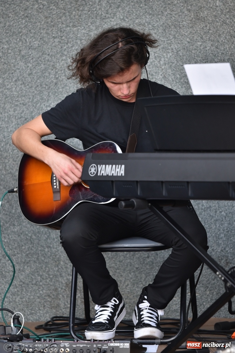 Zdjęcie w galerii na portalu naszraciborz.pl: Błażej Klimaszka zadebiutował jako solista wiadomości z regionu