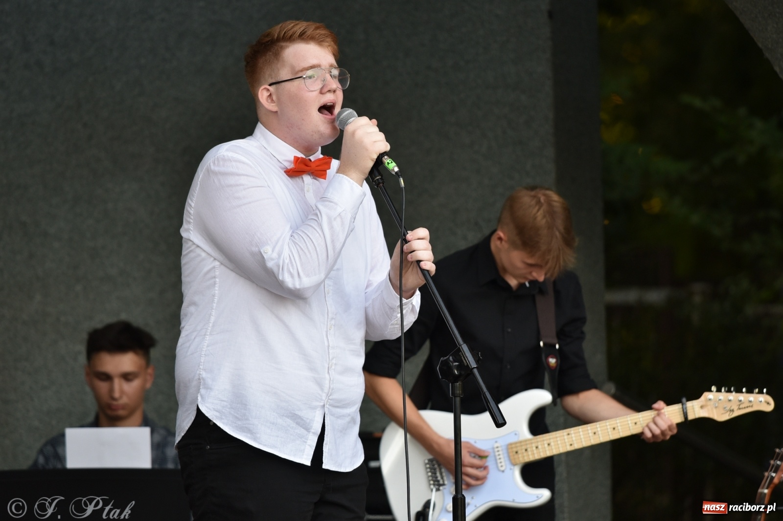 Zdjęcie w galerii na portalu naszraciborz.pl: Błażej Klimaszka zadebiutował jako solista wiadomości z regionu