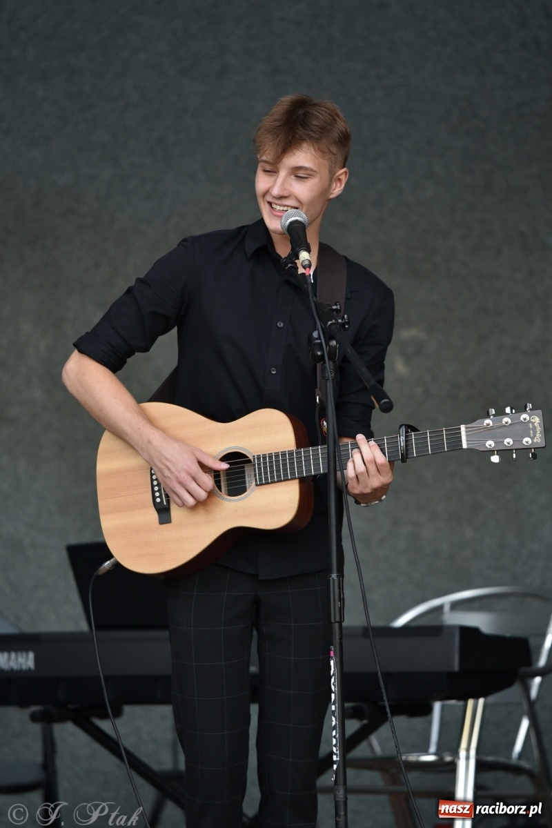 Zdjęcie w galerii na portalu naszraciborz.pl: Błażej Klimaszka zadebiutował jako solista wiadomości z regionu