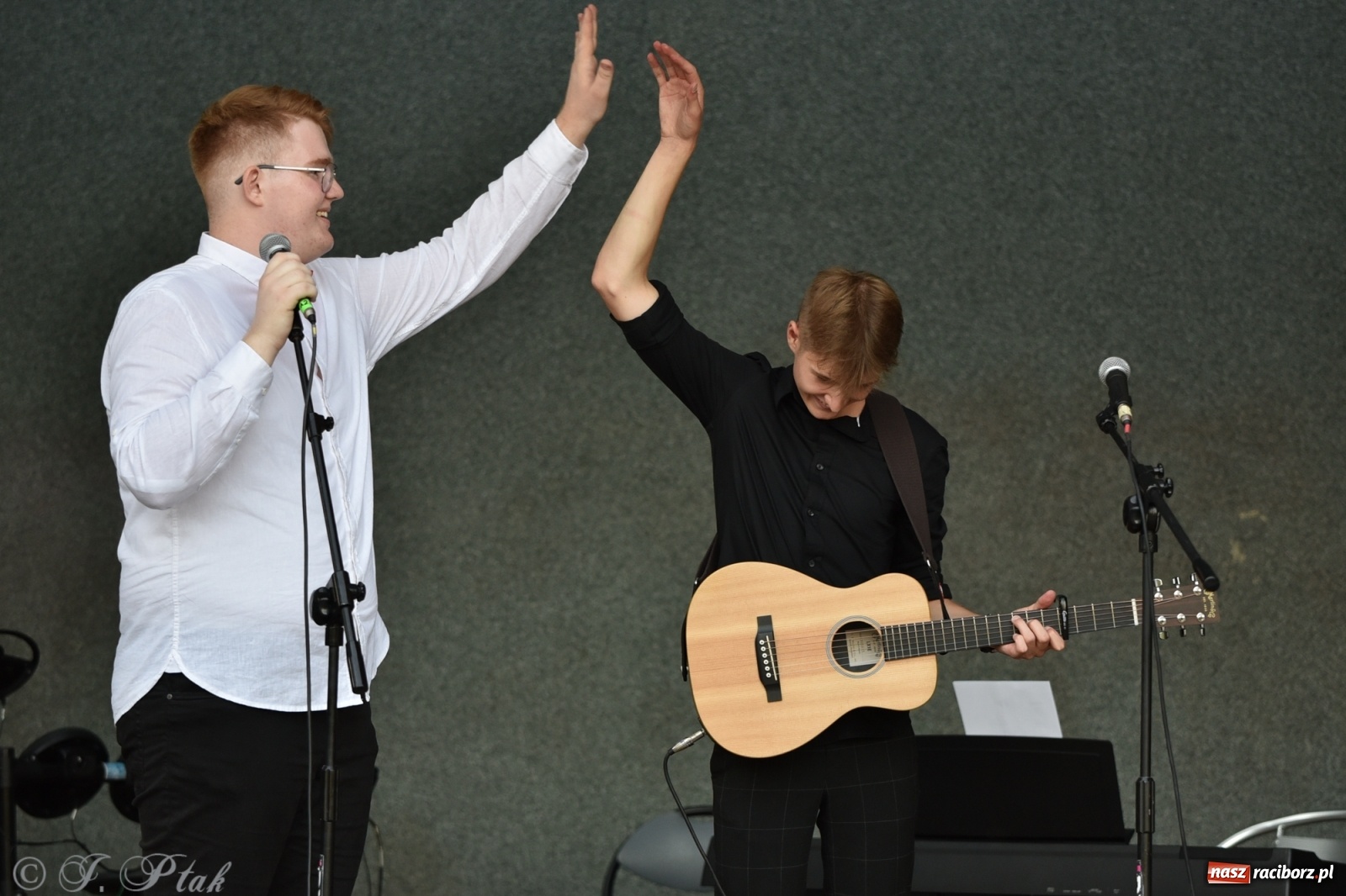 Zdjęcie w galerii na portalu naszraciborz.pl: Błażej Klimaszka zadebiutował jako solista wiadomości z regionu
