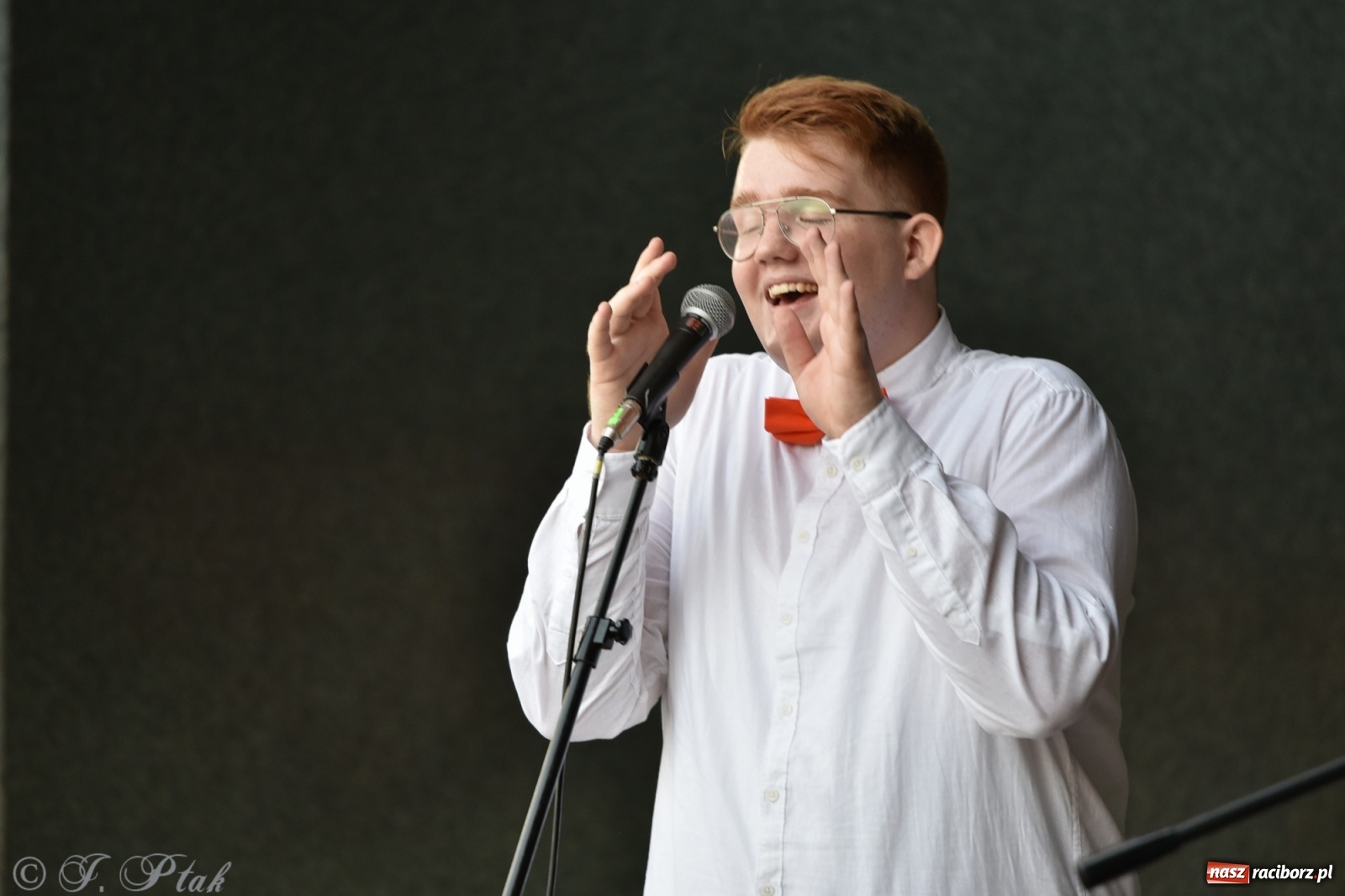 Zdjęcie w galerii na portalu naszraciborz.pl: Błażej Klimaszka zadebiutował jako solista wiadomości z regionu