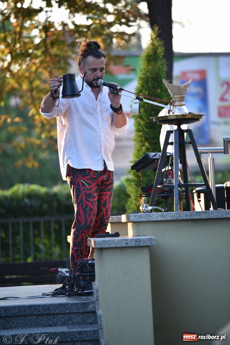 Zdjęcie w galerii na portalu naszraciborz.pl: Teatr na Schodach. Desperackie polowanie na miłość wiadomości z regionu