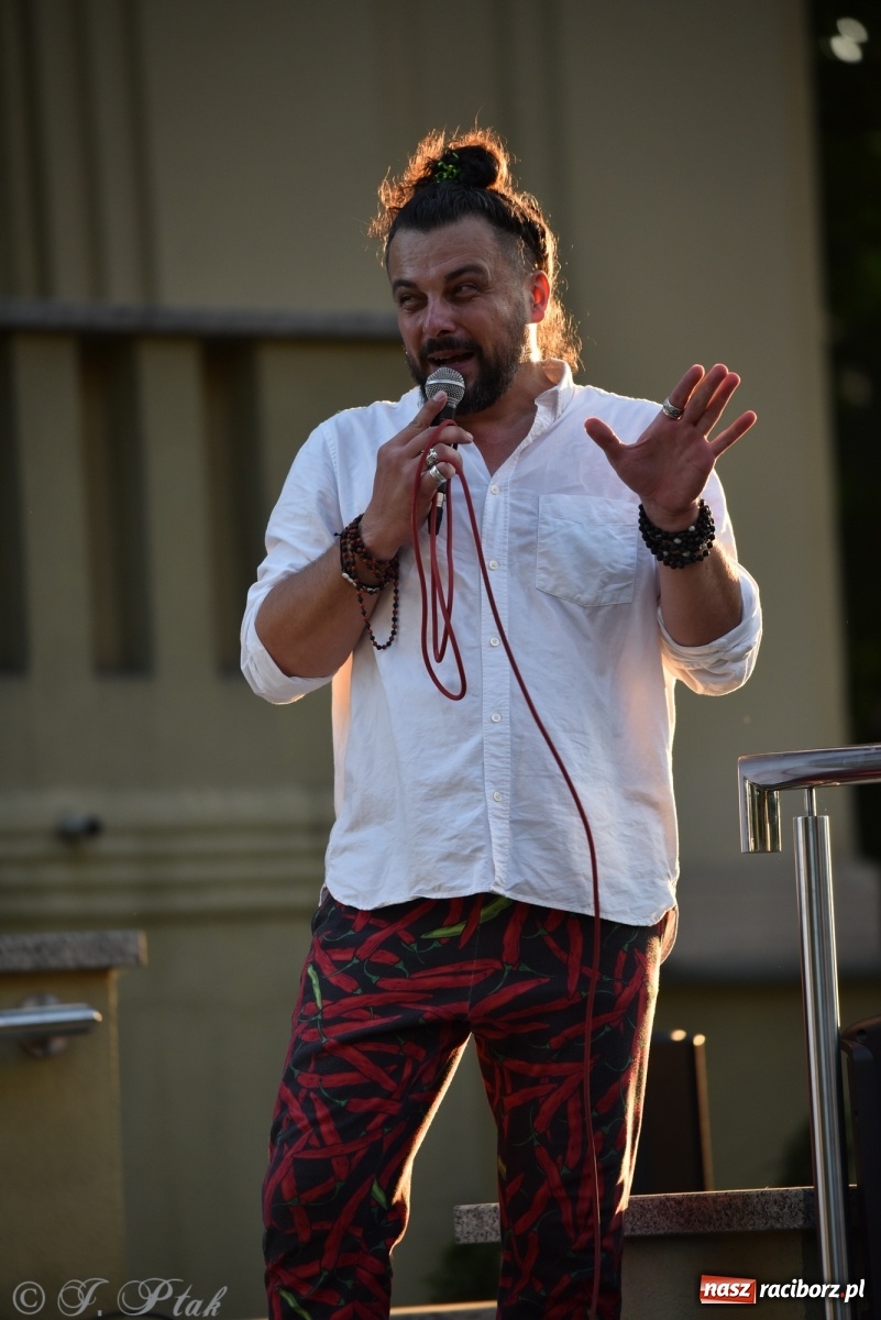 Zdjęcie w galerii na portalu naszraciborz.pl: Teatr na Schodach. Desperackie polowanie na miłość wiadomości z regionu