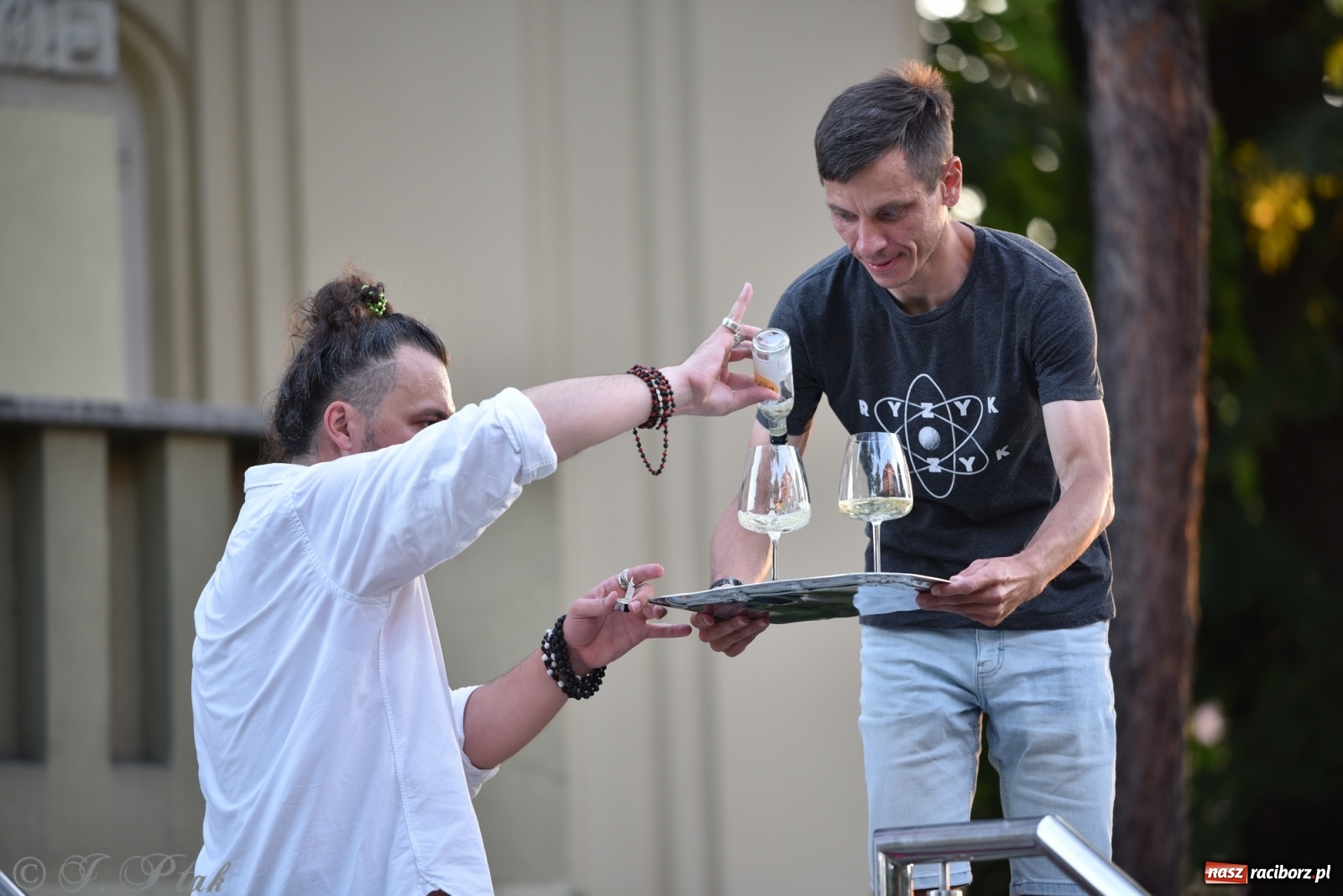 Zdjęcie w galerii na portalu naszraciborz.pl: Teatr na Schodach. Desperackie polowanie na miłość wiadomości z regionu