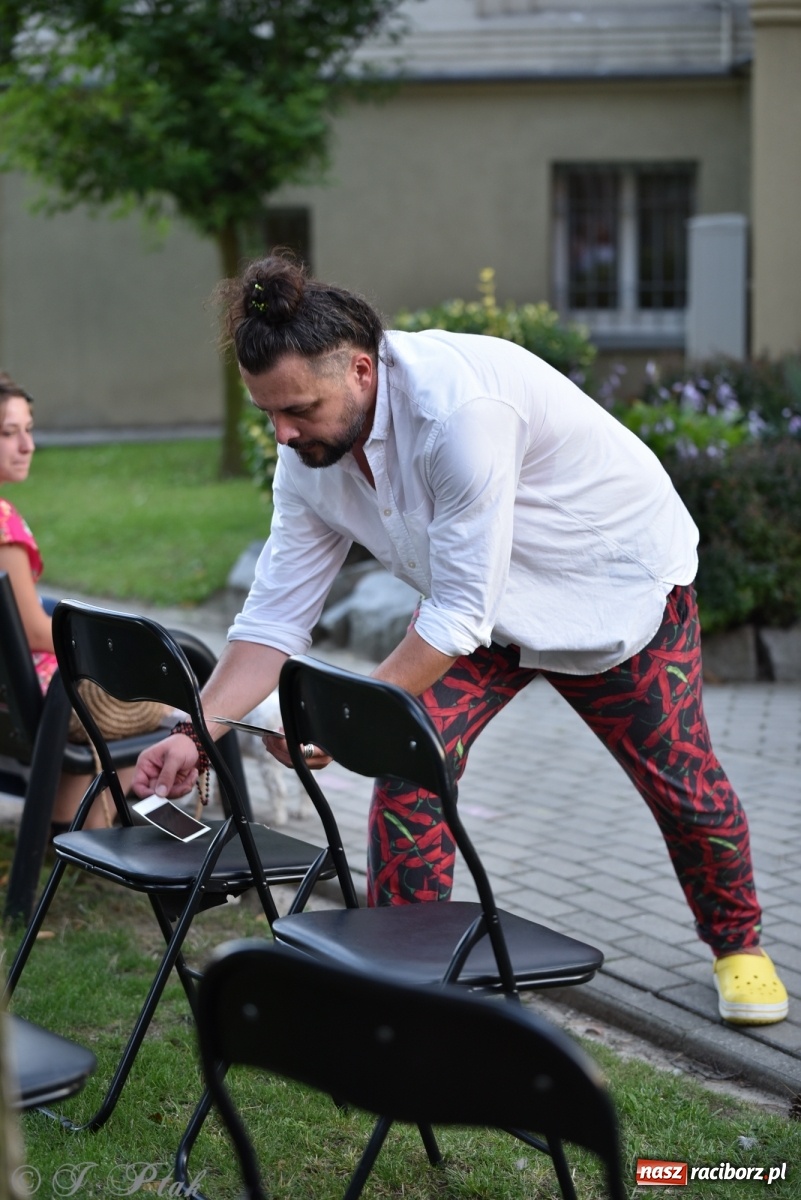 Zdjęcie w galerii na portalu naszraciborz.pl: Teatr na Schodach. Desperackie polowanie na miłość wiadomości z regionu