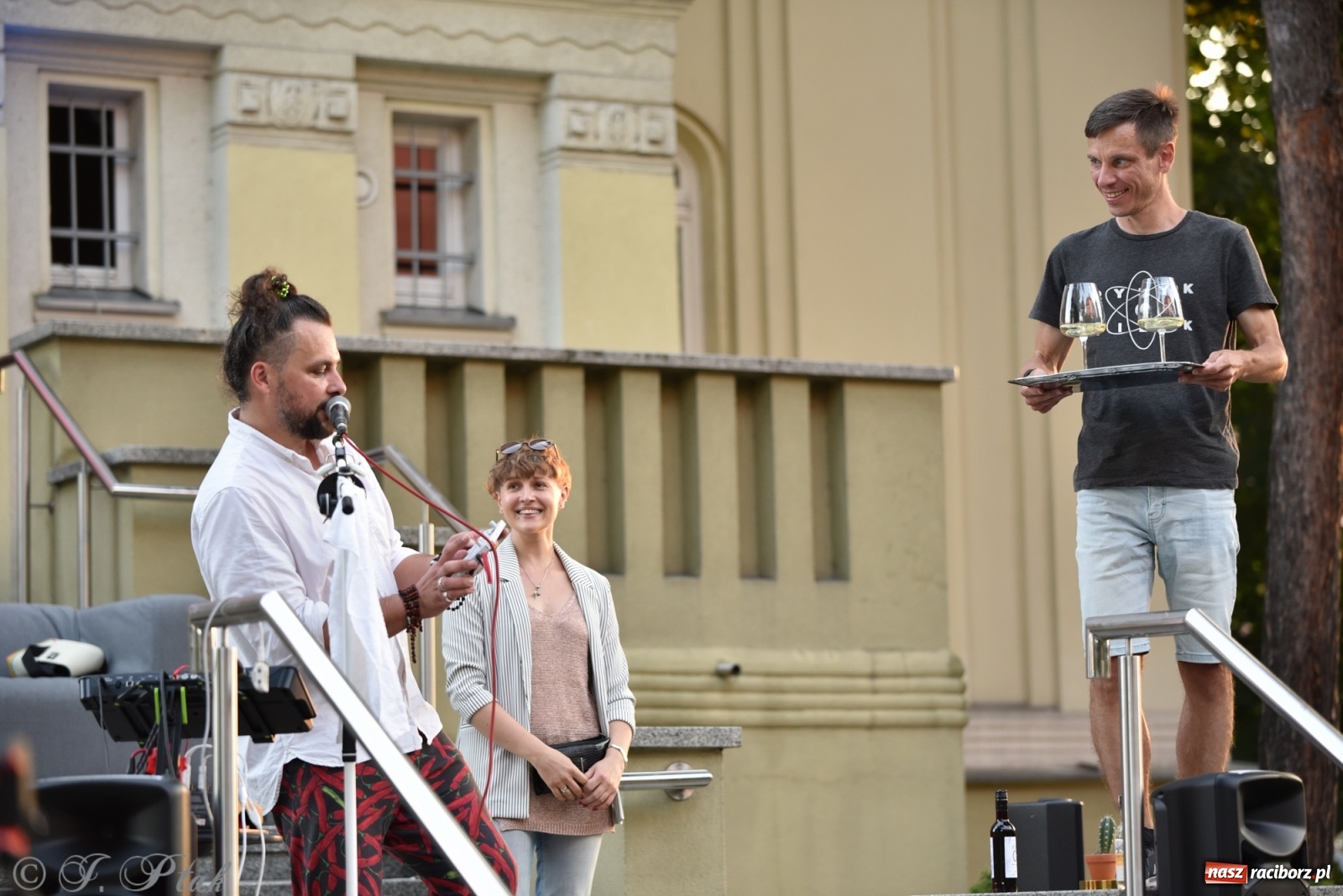 Zdjęcie w galerii na portalu naszraciborz.pl: Teatr na Schodach. Desperackie polowanie na miłość wiadomości z regionu