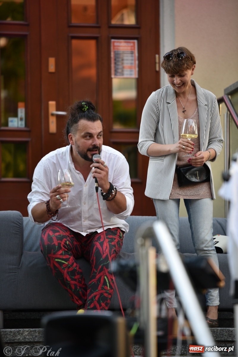 Zdjęcie w galerii na portalu naszraciborz.pl: Teatr na Schodach. Desperackie polowanie na miłość wiadomości z regionu