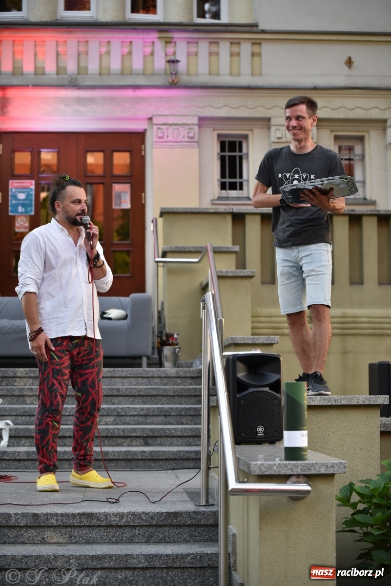 Zdjęcie w galerii na portalu naszraciborz.pl: Teatr na Schodach. Desperackie polowanie na miłość wiadomości z regionu