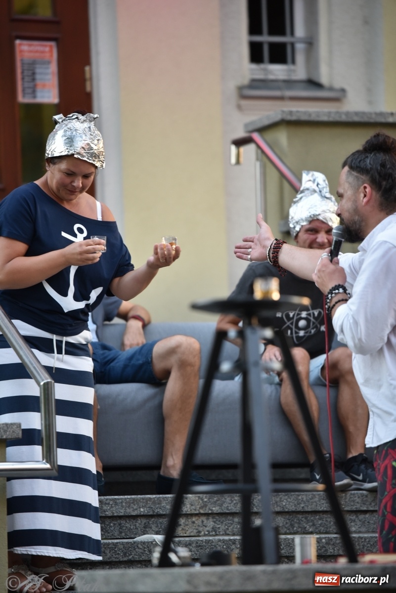 Zdjęcie w galerii na portalu naszraciborz.pl: Teatr na Schodach. Desperackie polowanie na miłość wiadomości z regionu