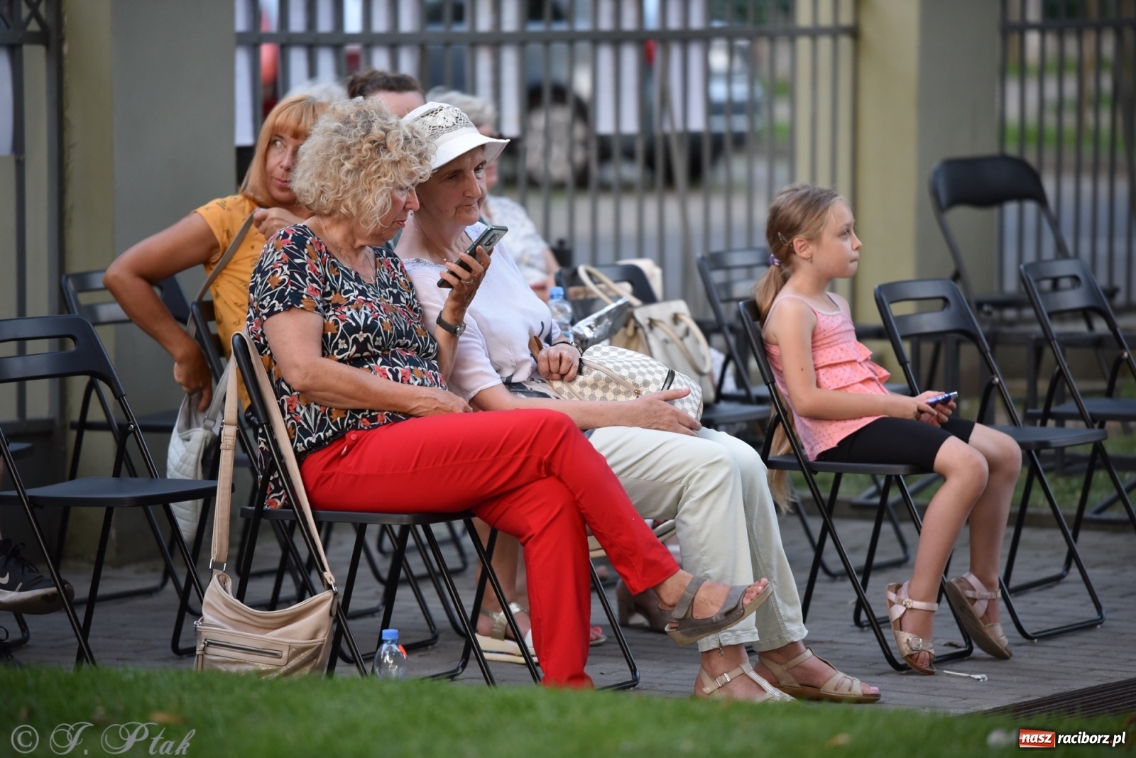 Zdjęcie w galerii na portalu naszraciborz.pl: Teatr na Schodach. Desperackie polowanie na miłość wiadomości z regionu