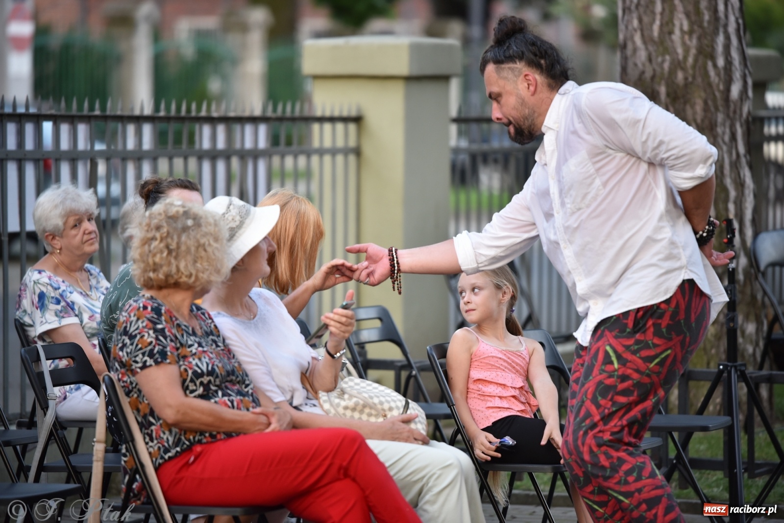 Zdjęcie w galerii na portalu naszraciborz.pl: Teatr na Schodach. Desperackie polowanie na miłość wiadomości z regionu