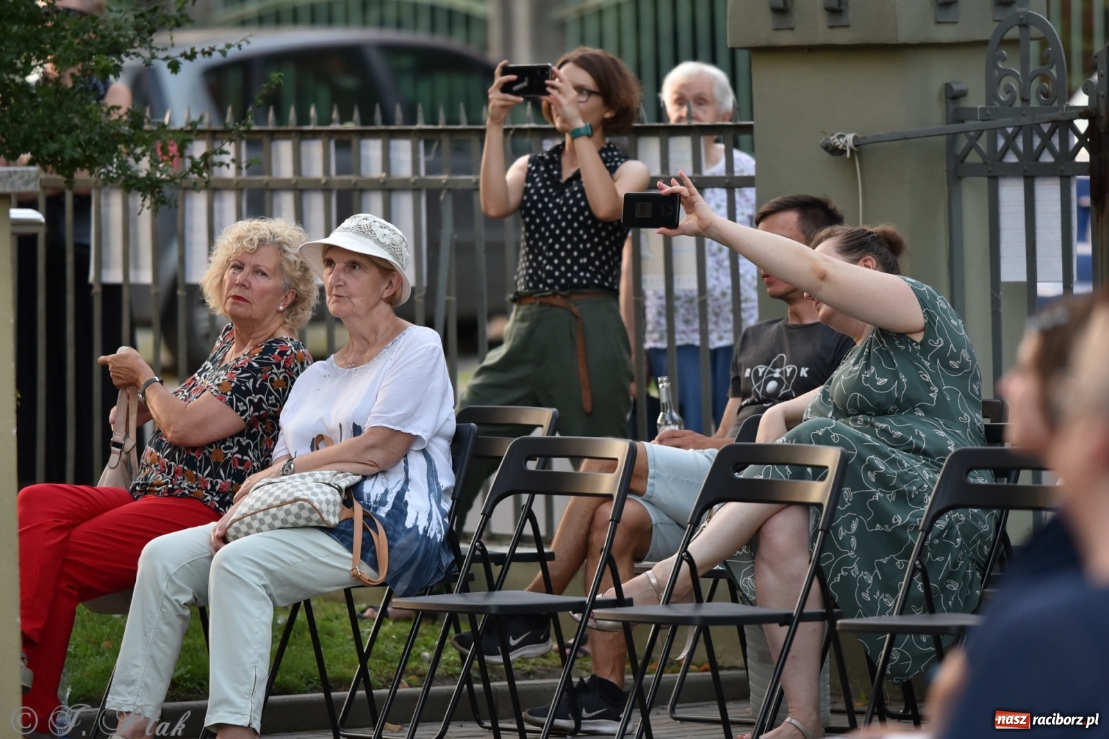 Zdjęcie w galerii na portalu naszraciborz.pl: Teatr na Schodach. Desperackie polowanie na miłość wiadomości z regionu