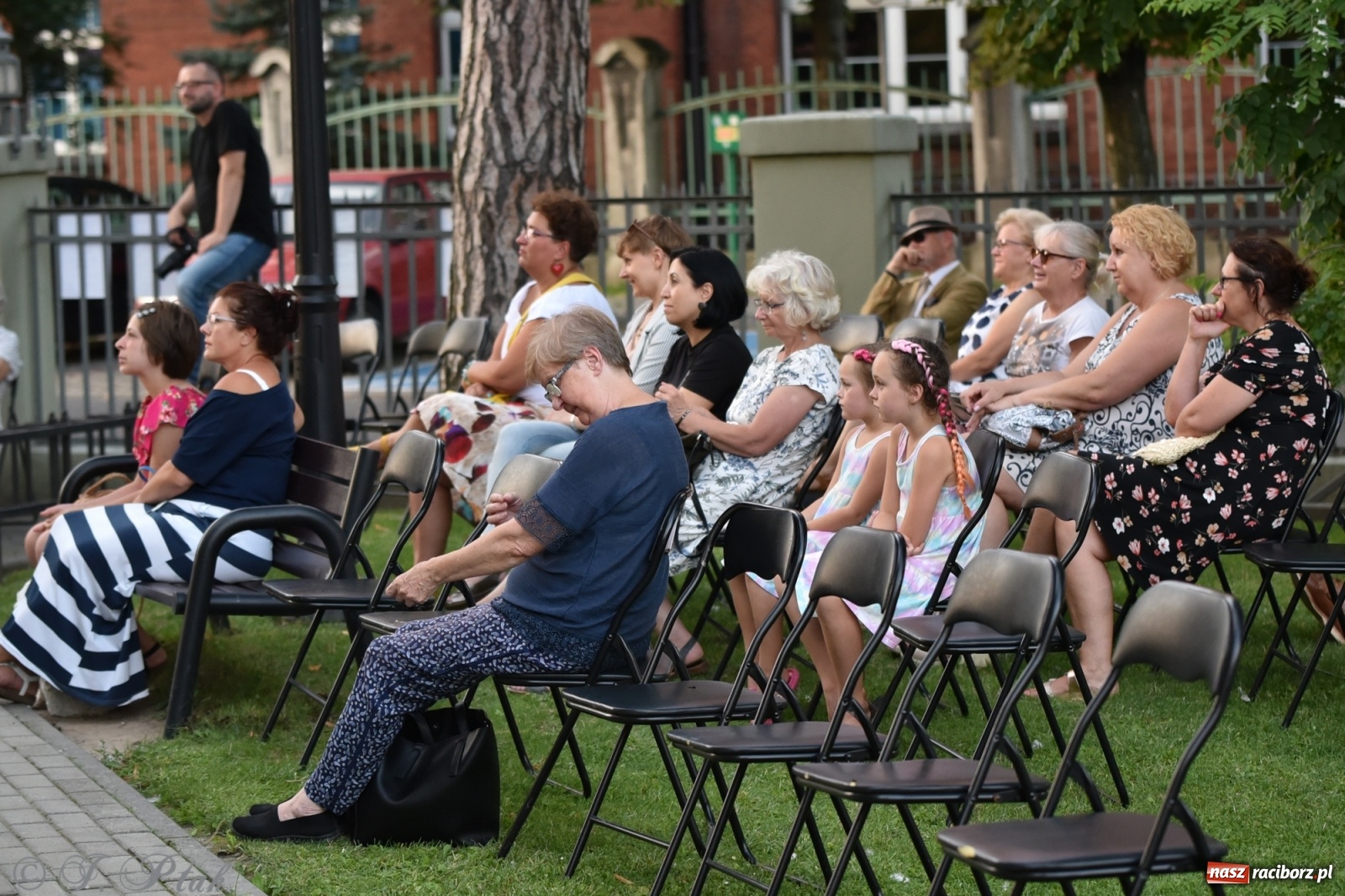 Zdjęcie w galerii na portalu naszraciborz.pl: Teatr na Schodach. Desperackie polowanie na miłość wiadomości z regionu