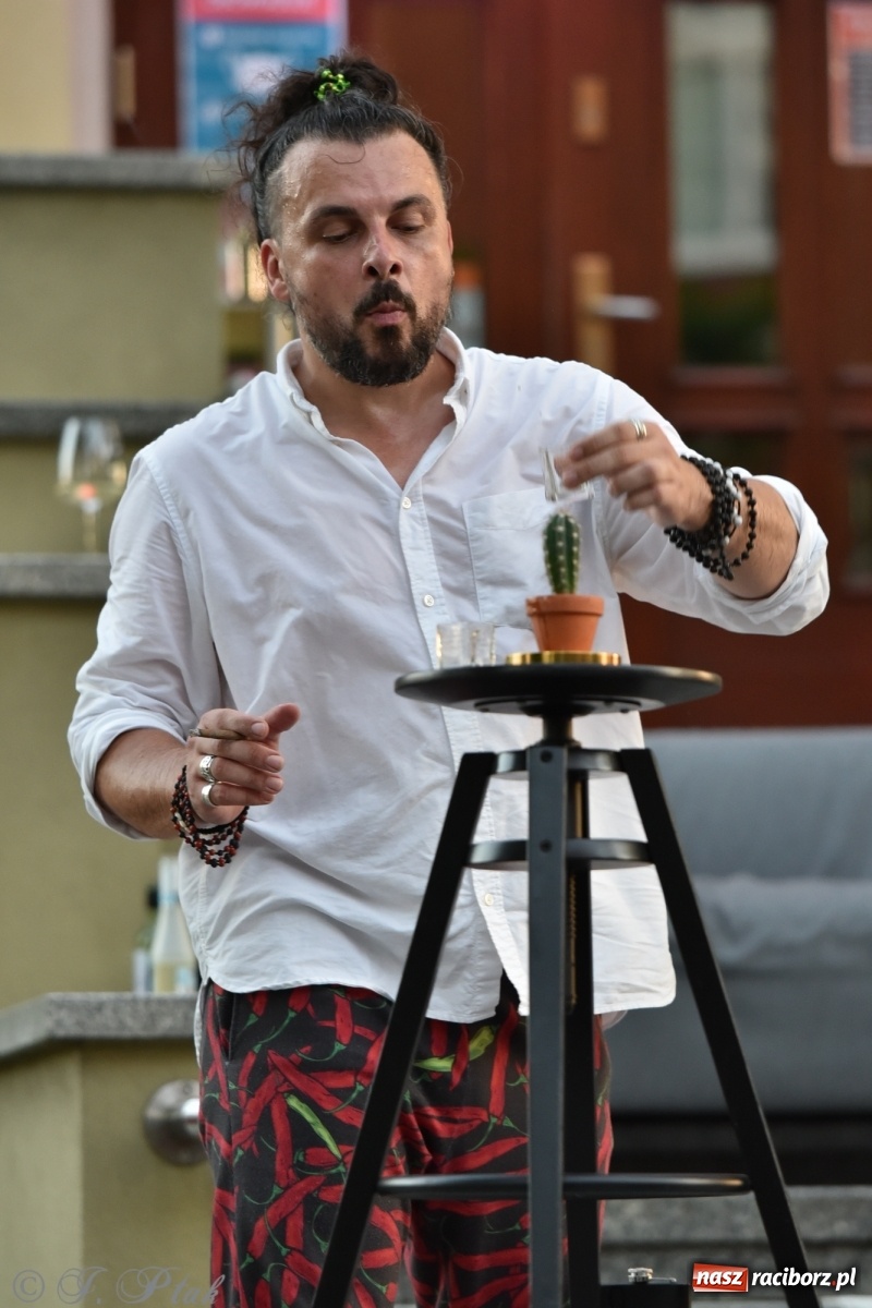 Zdjęcie w galerii na portalu naszraciborz.pl: Teatr na Schodach. Desperackie polowanie na miłość wiadomości z regionu