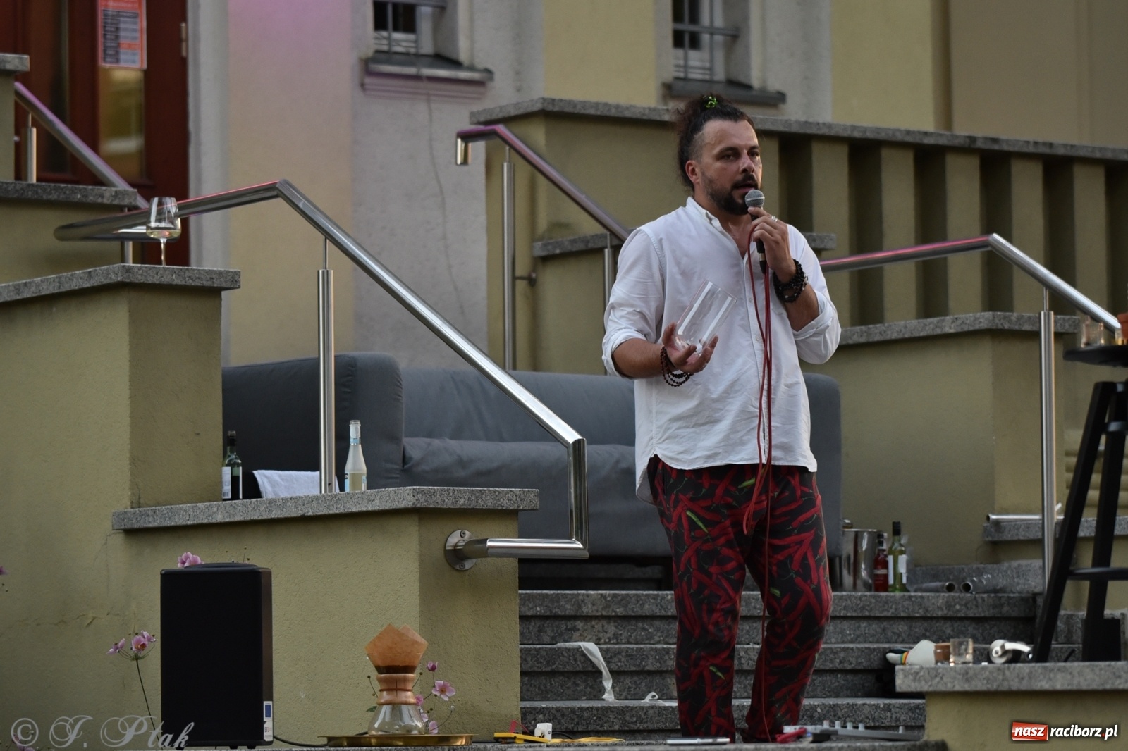 Zdjęcie w galerii na portalu naszraciborz.pl: Teatr na Schodach. Desperackie polowanie na miłość wiadomości z regionu