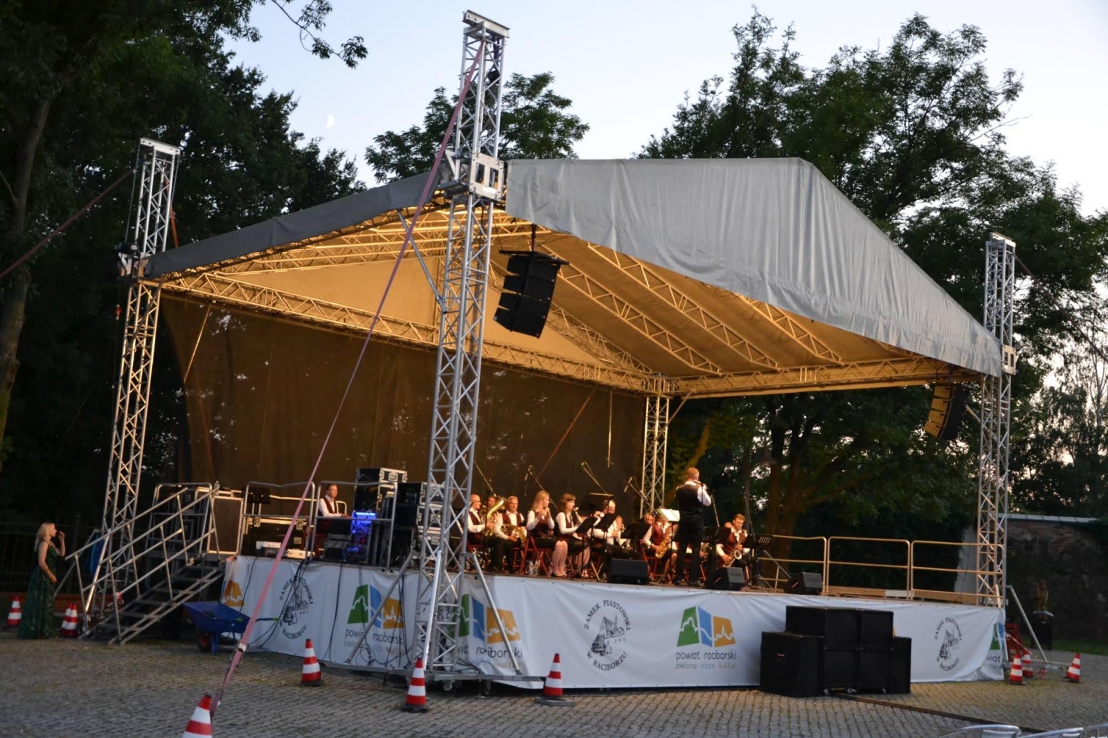 Zdjęcie w galerii na portalu naszraciborz.pl: Orkiestry dęte zagrały na Zamku Piastowskim wiadomości z regionu