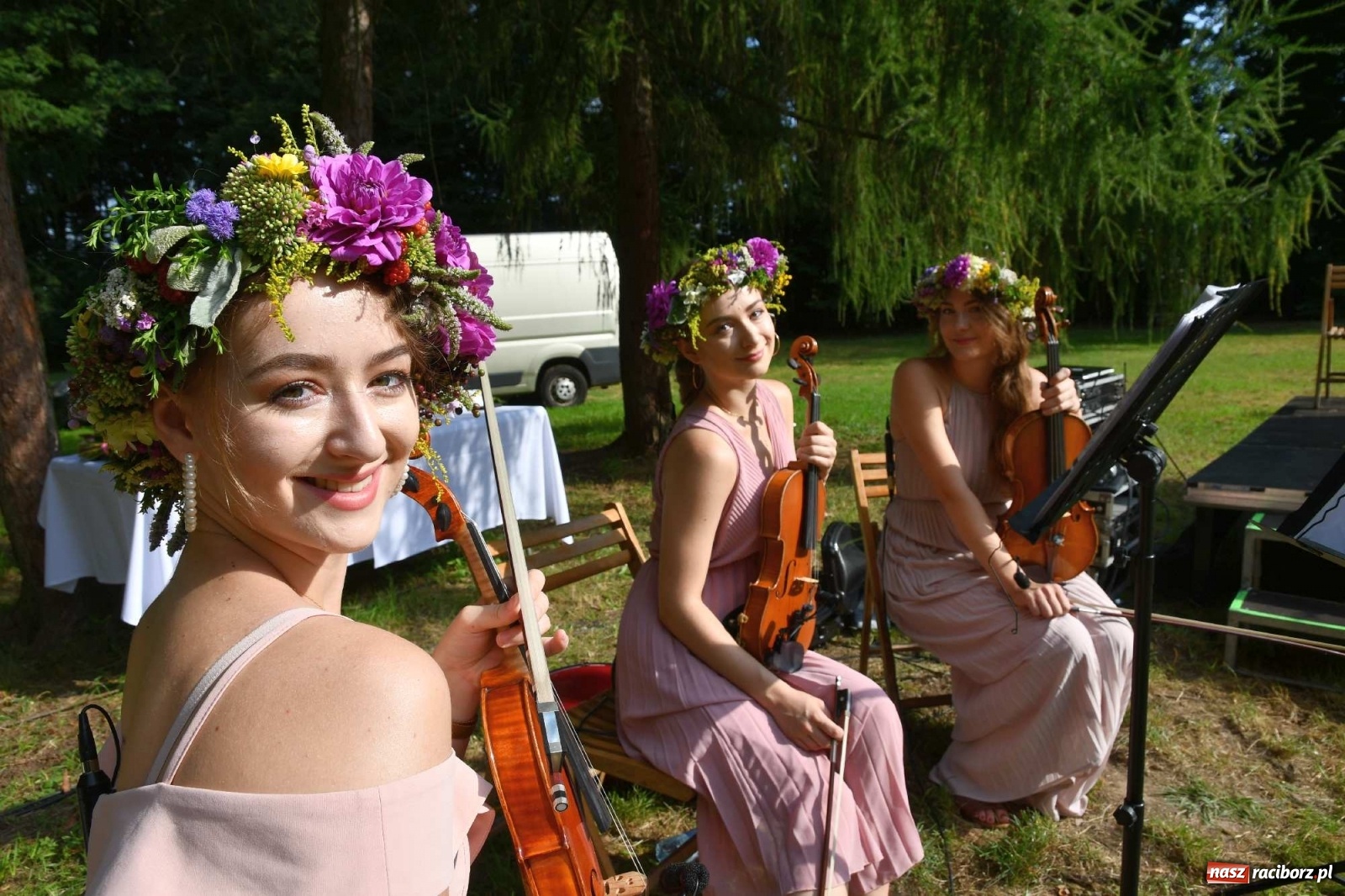 Zdjęcie w galerii na portalu naszraciborz.pl: Zło dobrem zwyciężaj! Msza św. na polanie w lesie Obora wiadomości z regionu
