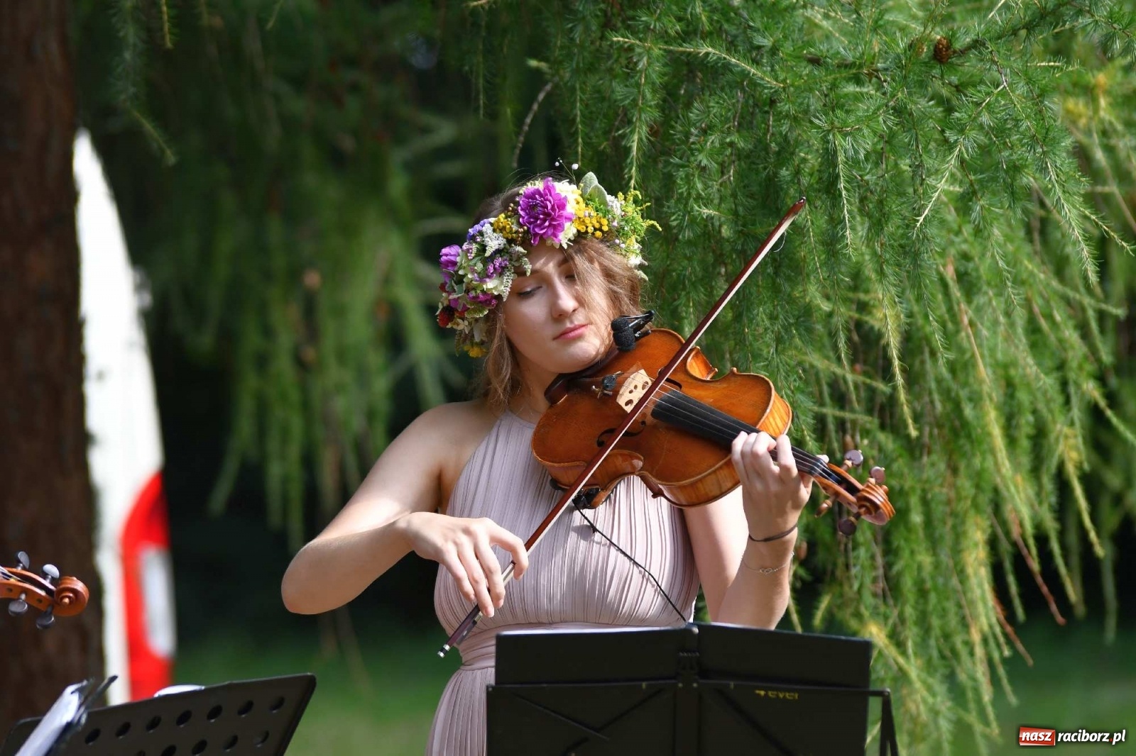Zdjęcie w galerii na portalu naszraciborz.pl: Zło dobrem zwyciężaj! Msza św. na polanie w lesie Obora wiadomości z regionu
