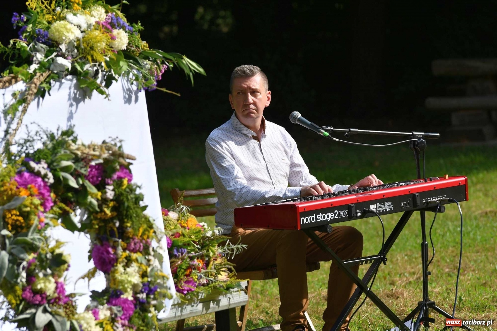 Zdjęcie w galerii na portalu naszraciborz.pl: Zło dobrem zwyciężaj! Msza św. na polanie w lesie Obora wiadomości z regionu