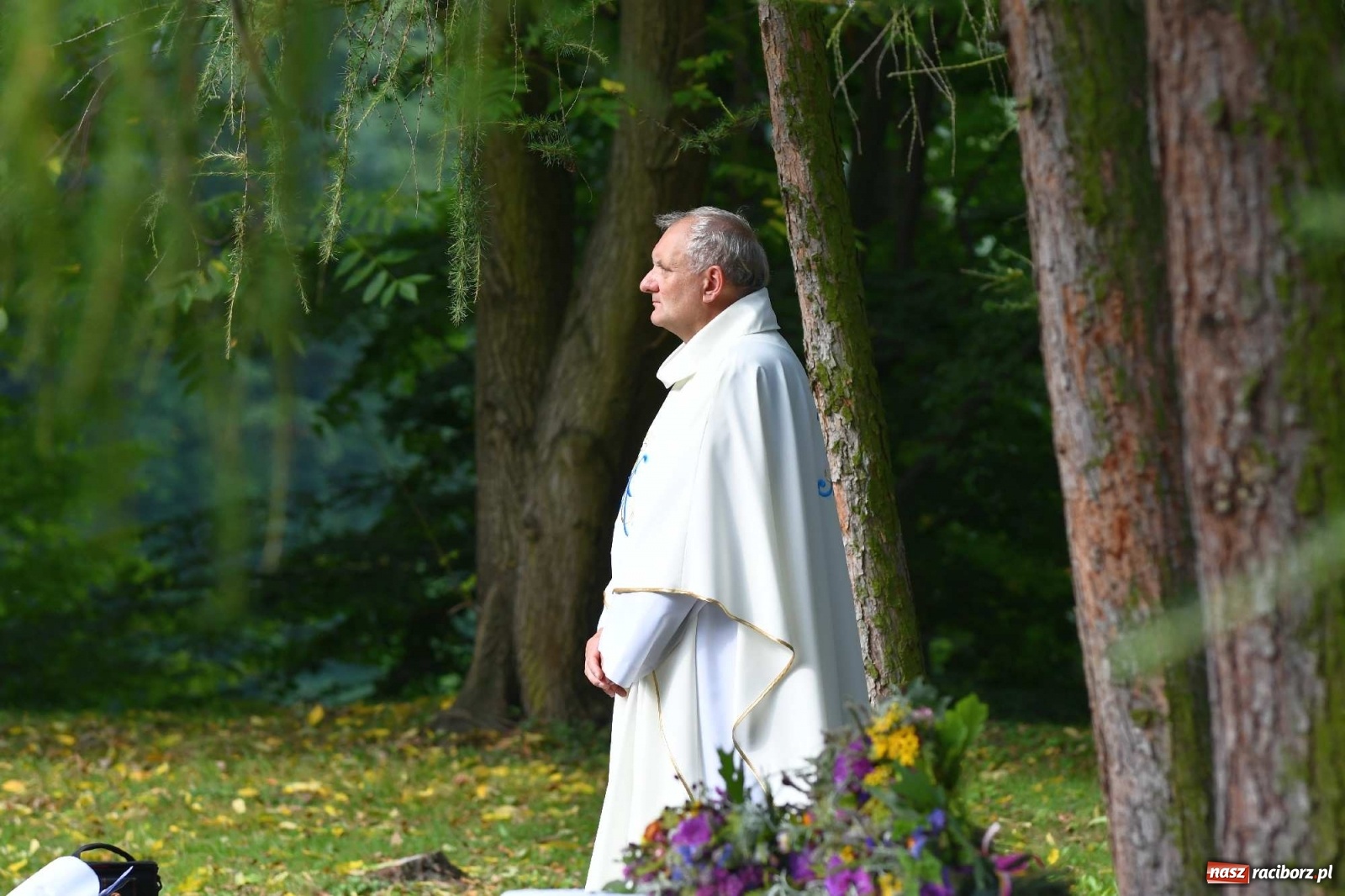 Zdjęcie w galerii na portalu naszraciborz.pl: Zło dobrem zwyciężaj! Msza św. na polanie w lesie Obora wiadomości z regionu