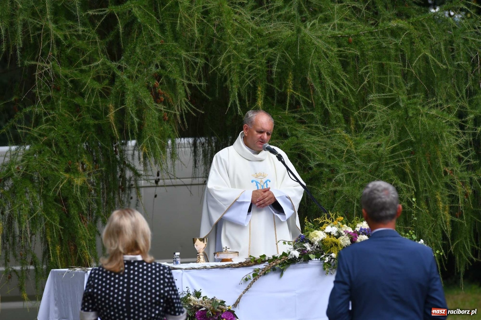 Zdjęcie w galerii na portalu naszraciborz.pl: Zło dobrem zwyciężaj! Msza św. na polanie w lesie Obora wiadomości z regionu