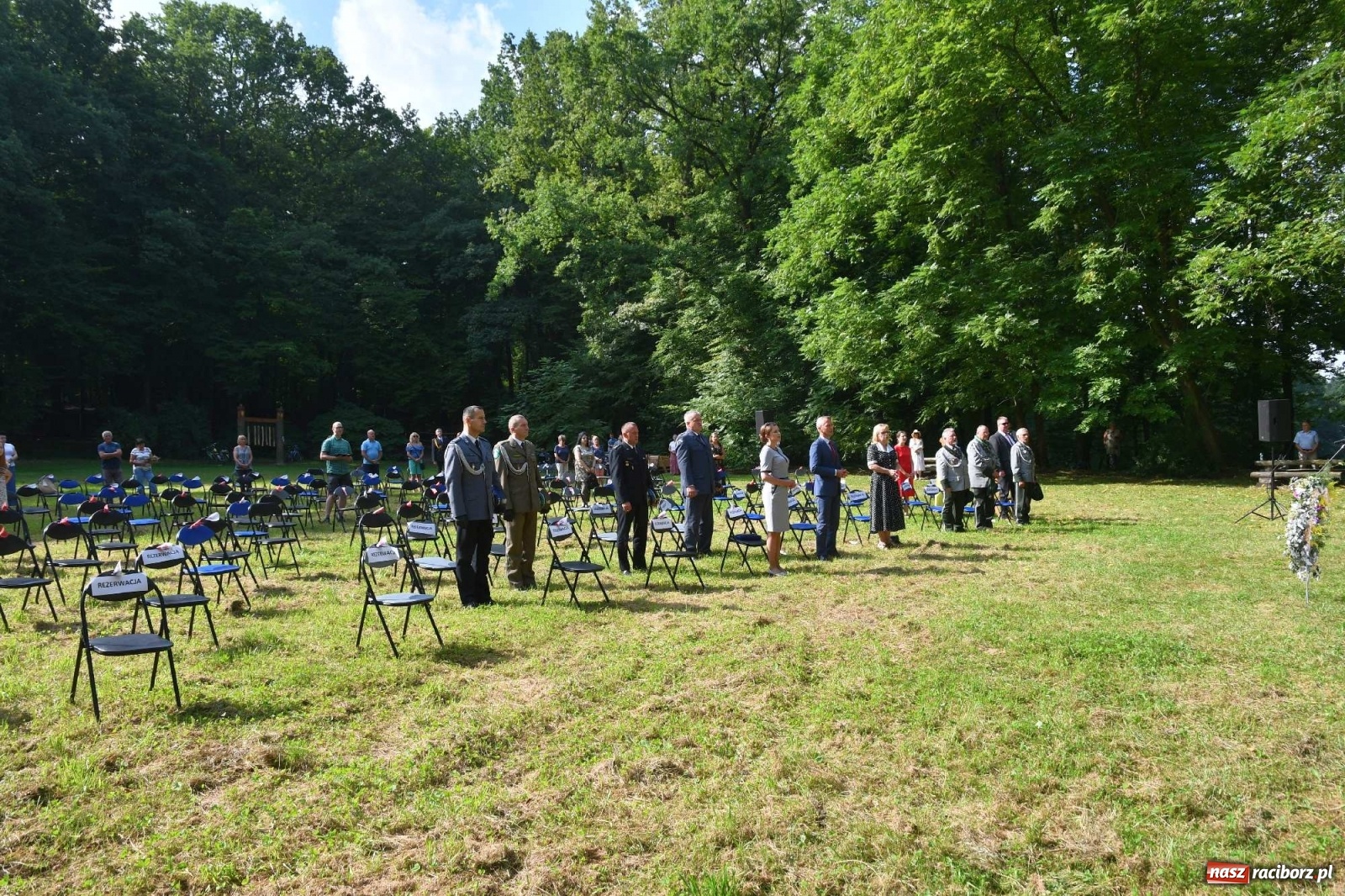 Zdjęcie w galerii na portalu naszraciborz.pl: Zło dobrem zwyciężaj! Msza św. na polanie w lesie Obora wiadomości z regionu