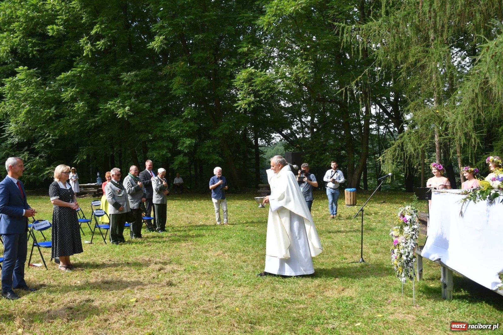 Zdjęcie w galerii na portalu naszraciborz.pl: Zło dobrem zwyciężaj! Msza św. na polanie w lesie Obora wiadomości z regionu
