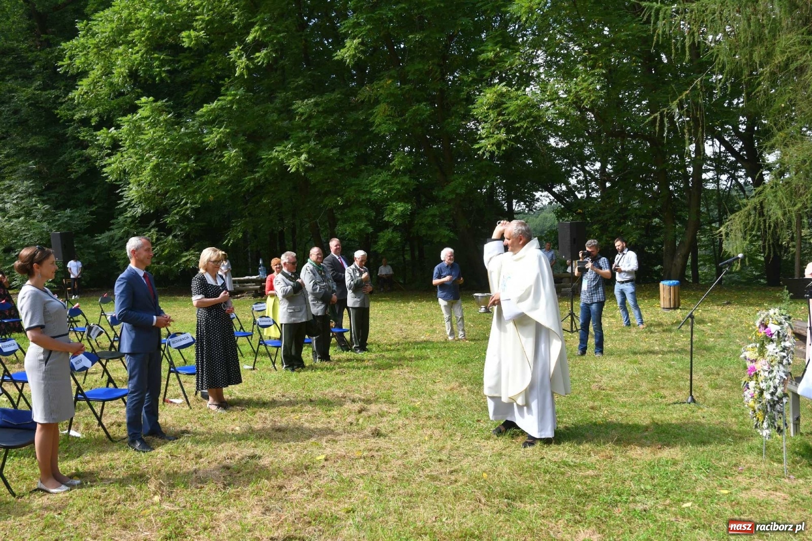 Zdjęcie w galerii na portalu naszraciborz.pl: Zło dobrem zwyciężaj! Msza św. na polanie w lesie Obora wiadomości z regionu