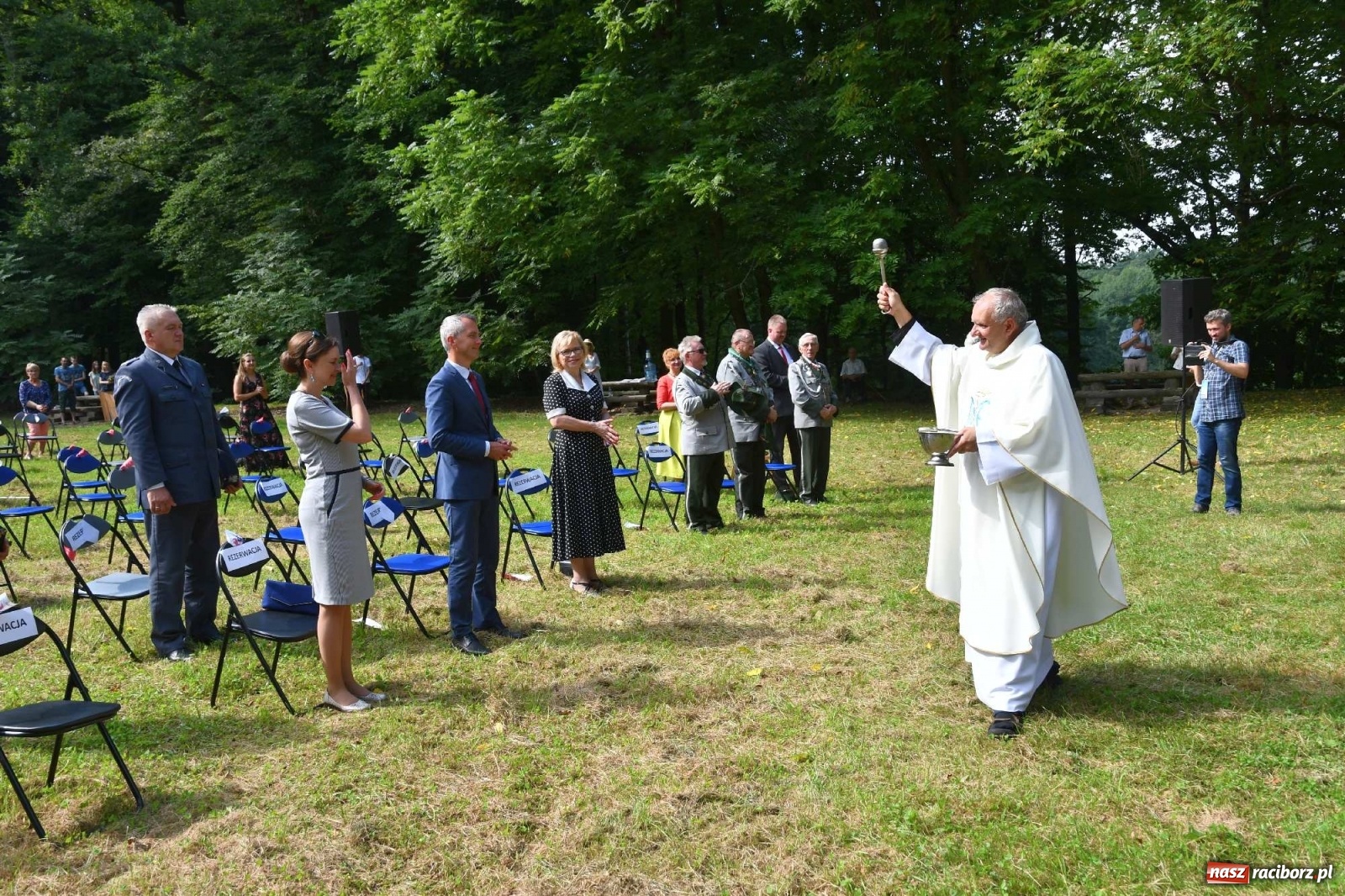 Zdjęcie w galerii na portalu naszraciborz.pl: Zło dobrem zwyciężaj! Msza św. na polanie w lesie Obora wiadomości z regionu