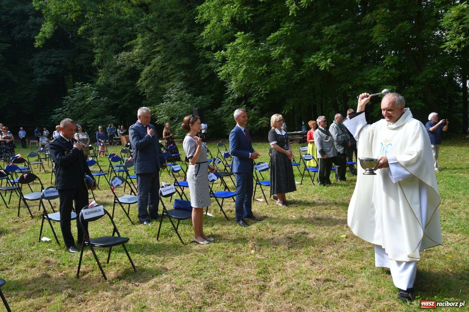 Zdjęcie w galerii na portalu naszraciborz.pl: Zło dobrem zwyciężaj! Msza św. na polanie w lesie Obora wiadomości z regionu