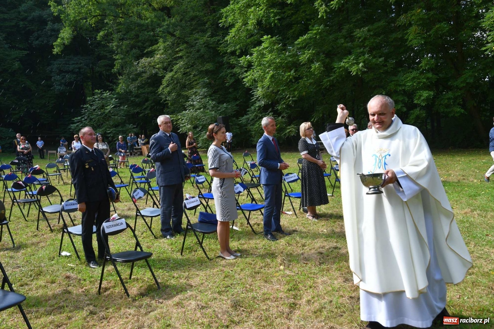 Zdjęcie w galerii na portalu naszraciborz.pl: Zło dobrem zwyciężaj! Msza św. na polanie w lesie Obora wiadomości z regionu