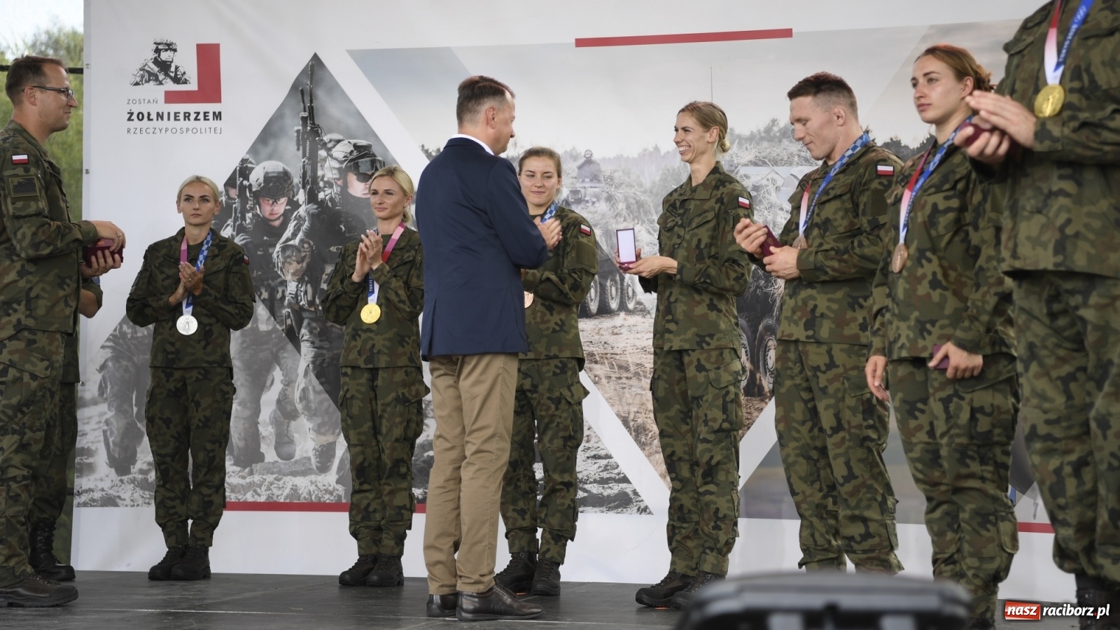 Zdjęcie w galerii na portalu naszraciborz.pl: Justyna Święty-Ersetic w polskiej armii [FOTO i WIDEO] wiadomości z regionu