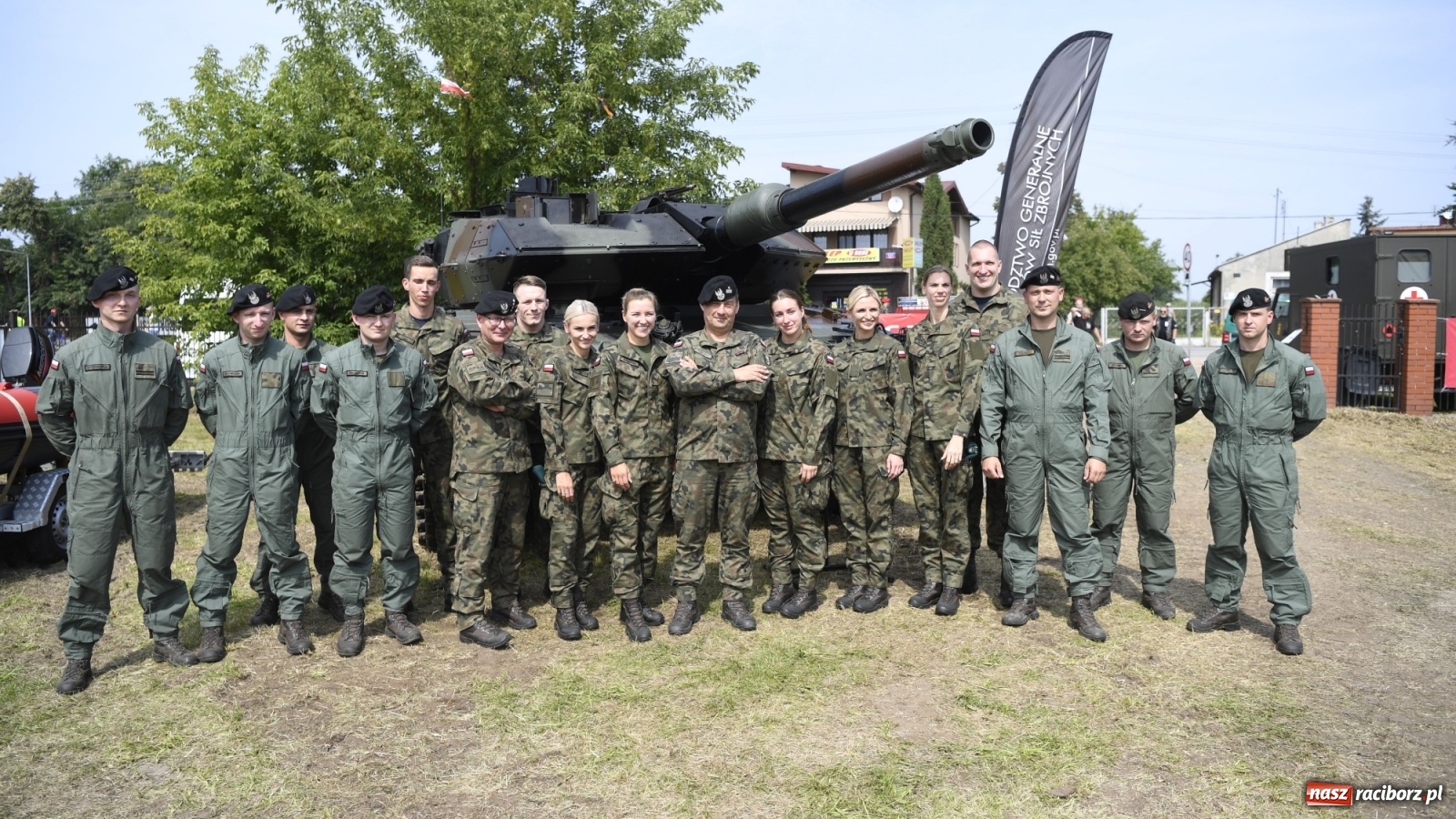 Zdjęcie w galerii na portalu naszraciborz.pl: Justyna Święty-Ersetic w polskiej armii [FOTO i WIDEO] wiadomości z regionu