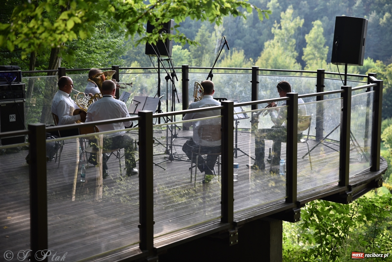 Zdjęcie w galerii na portalu naszraciborz.pl: Polskie melodie wypełniły Zaczarowany ogród wiadomości z regionu