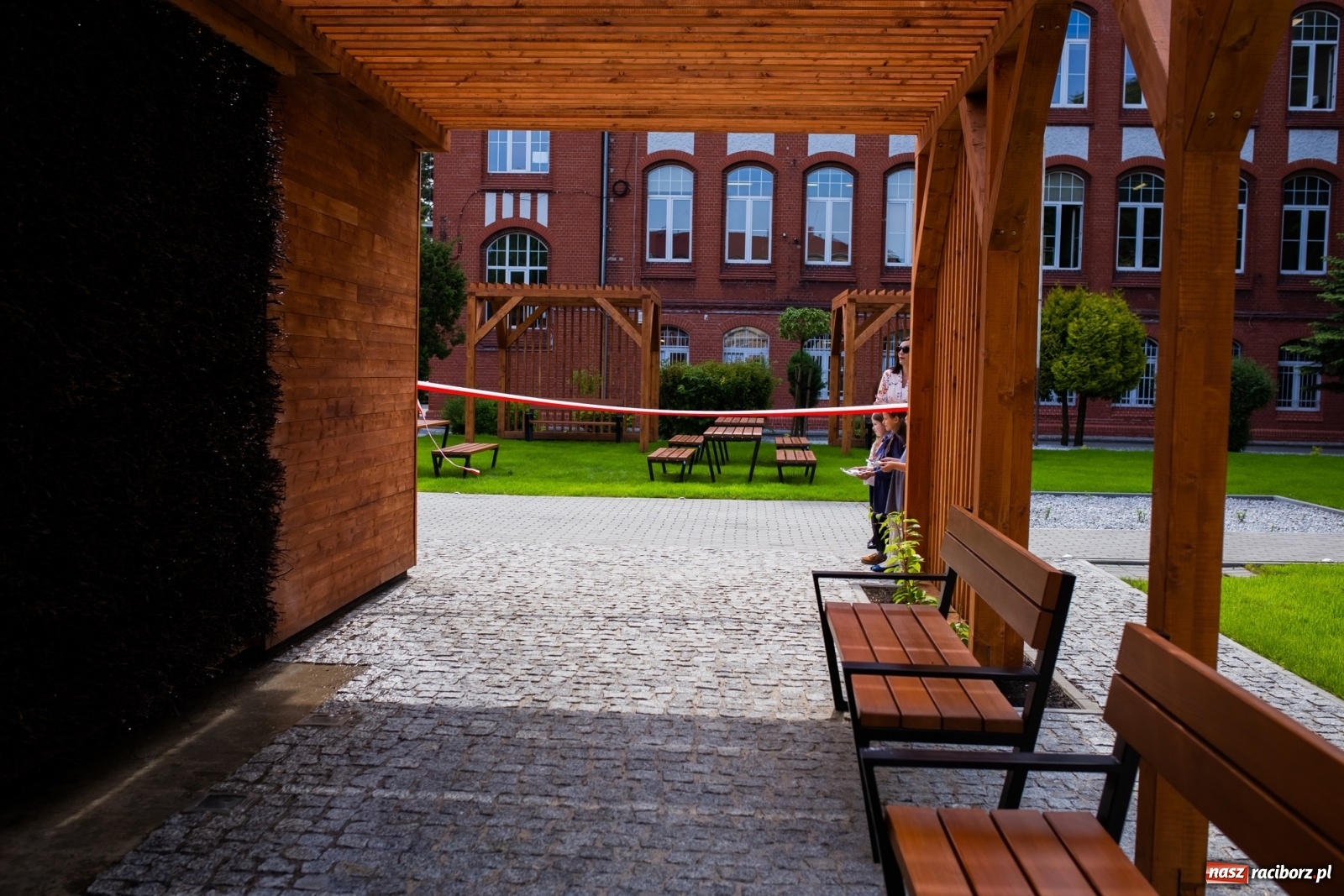 Zdjęcie w galerii na portalu naszraciborz.pl: Miasto chce dołożyć do utrzymania tężni przy ZSOMS. Kiedy obiekt jest dostępny? wiadomości z regionu