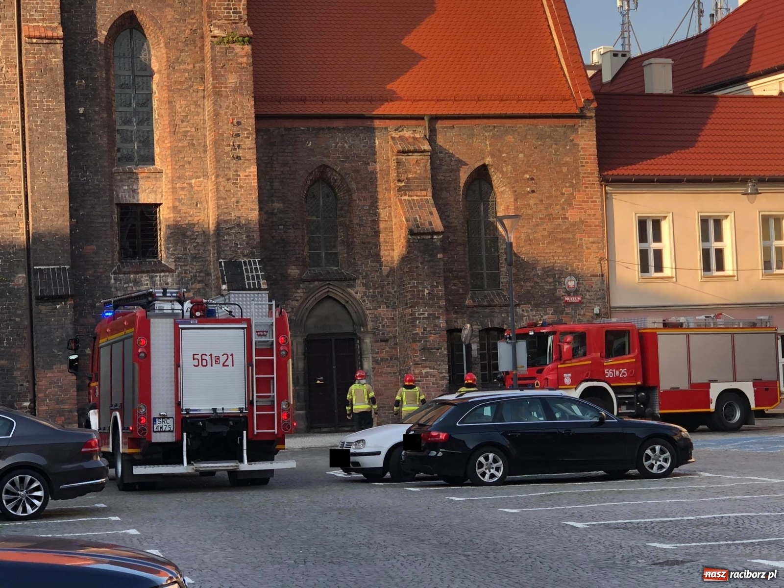 Zdjęcie w galerii na portalu naszraciborz.pl: Raport 998. Alarm w RCK. Cztery zastępy w akcji wiadomości z regionu