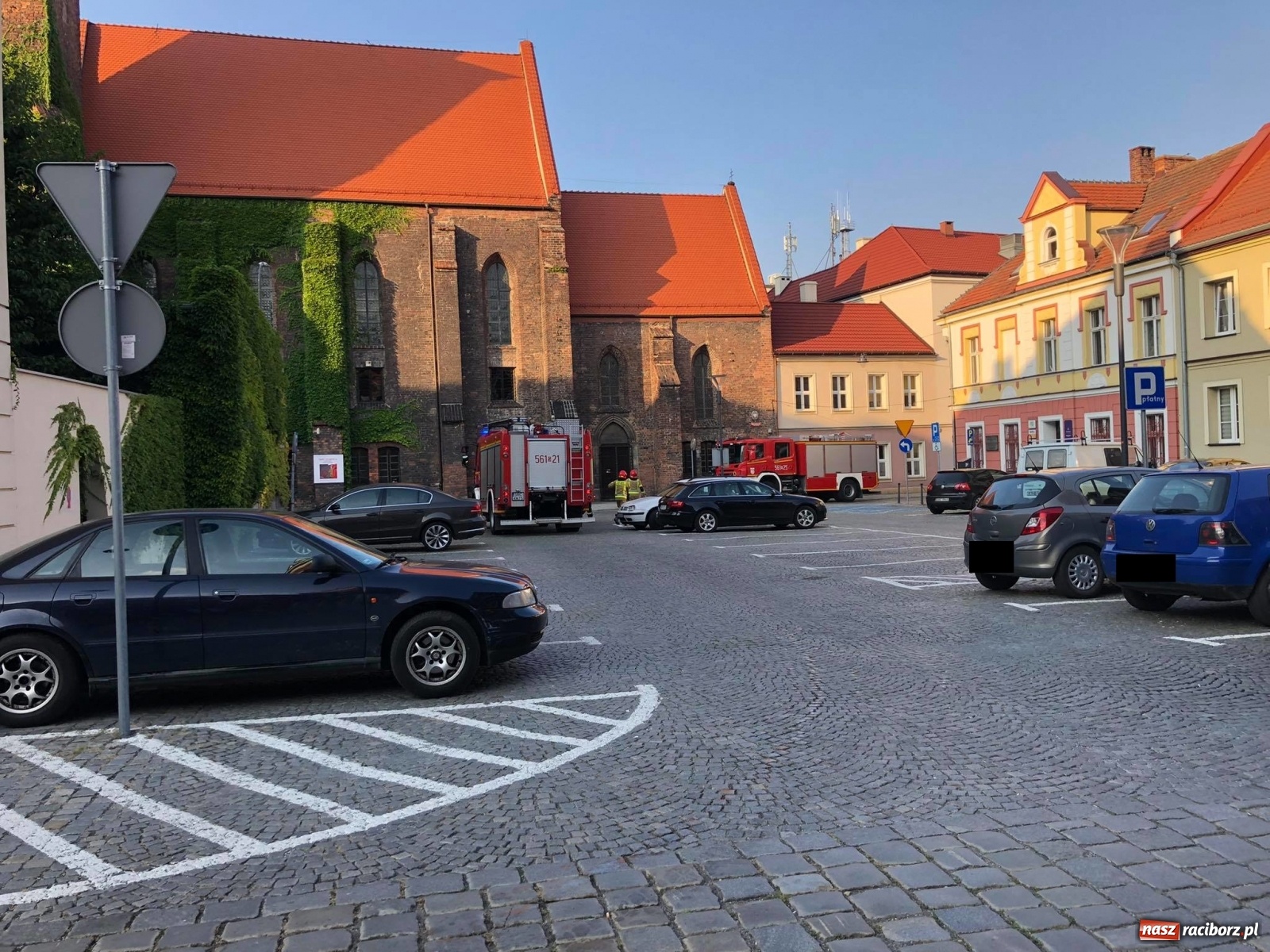 Zdjęcie w galerii na portalu naszraciborz.pl: Raport 998. Alarm w RCK. Cztery zastępy w akcji wiadomości z regionu